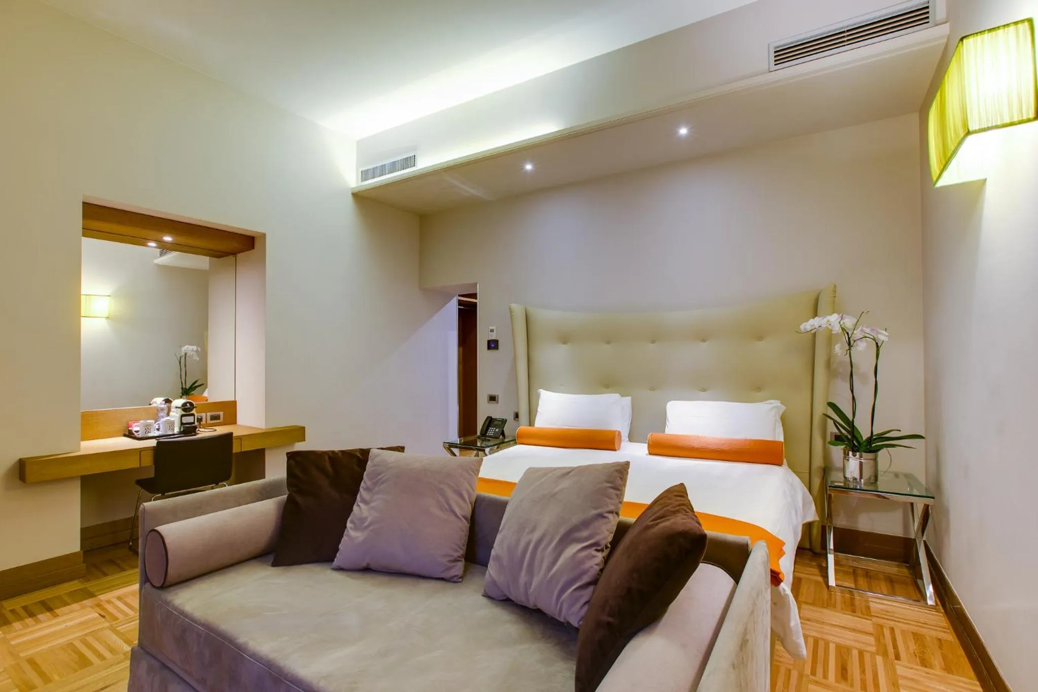 Coffee/tea facilities, Bed in Solo Experience Hotel