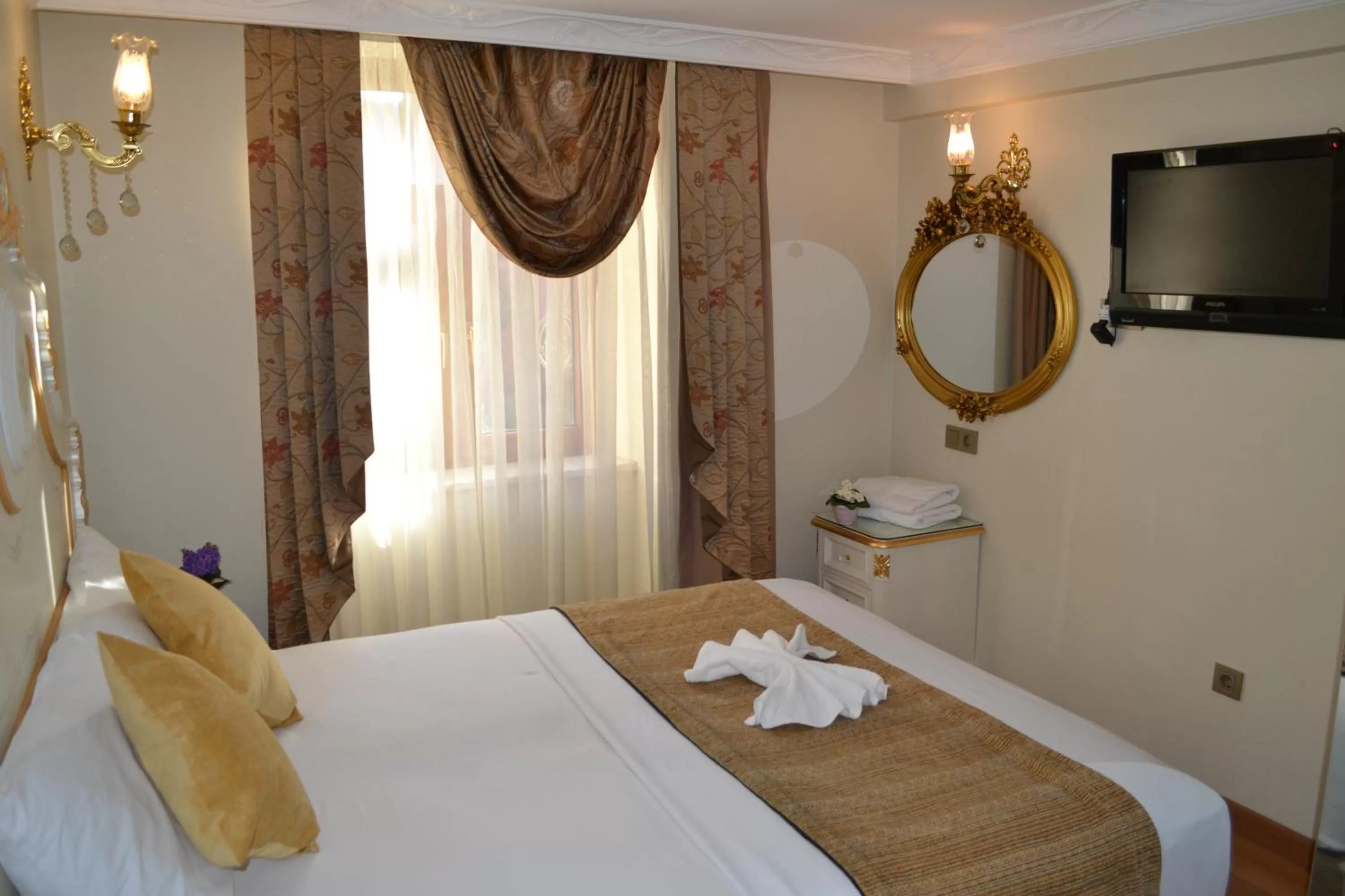 Photo of the whole room, Bed in Galatower Hotel
