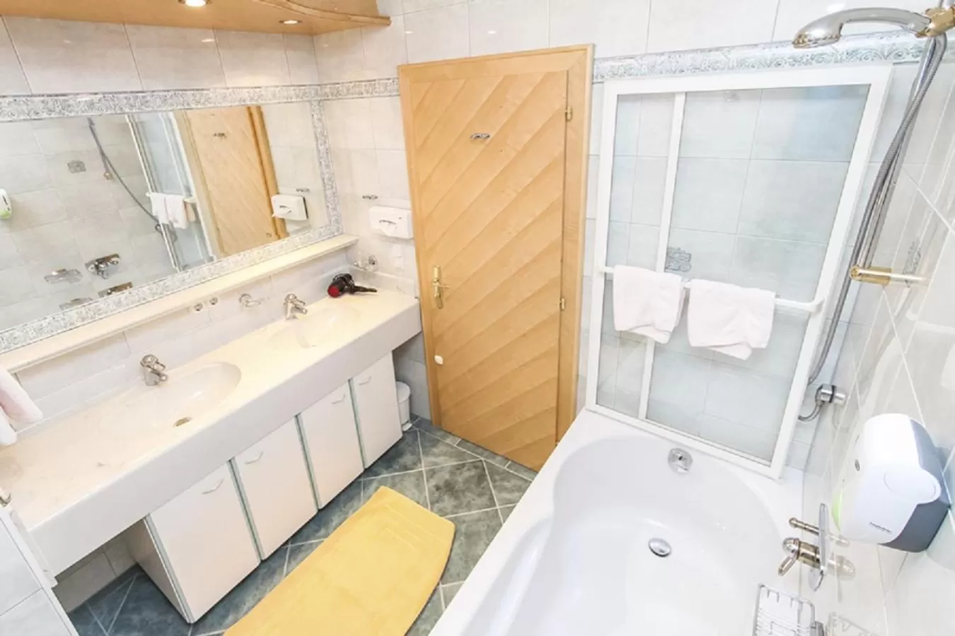 Bath in Dandler - Zimmer und Ferienwohnungen