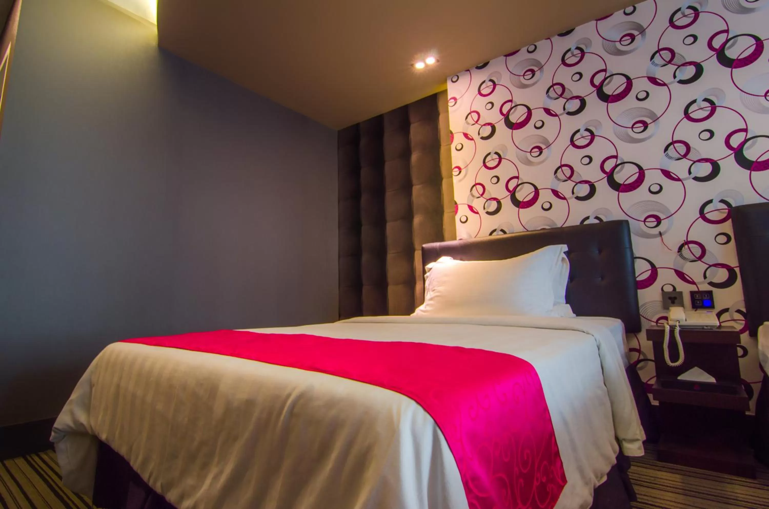 Bed in Eloisa Royal Suites