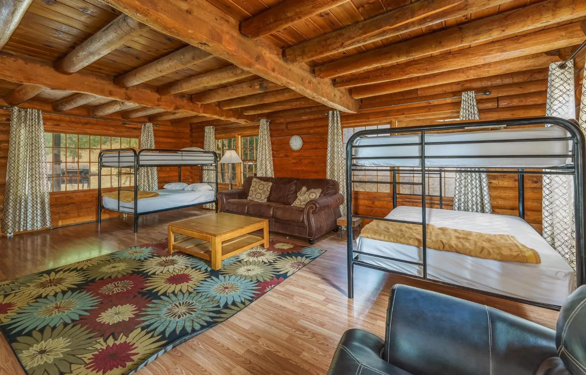 Bed in Mountain Trail Lodge and Vacation Rentals