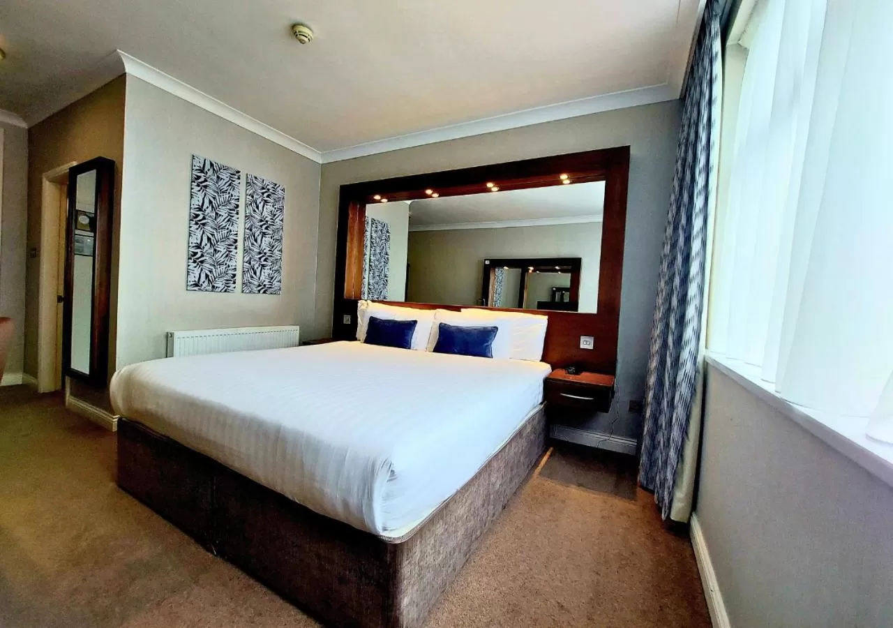 Bed in Flannery's Hotel