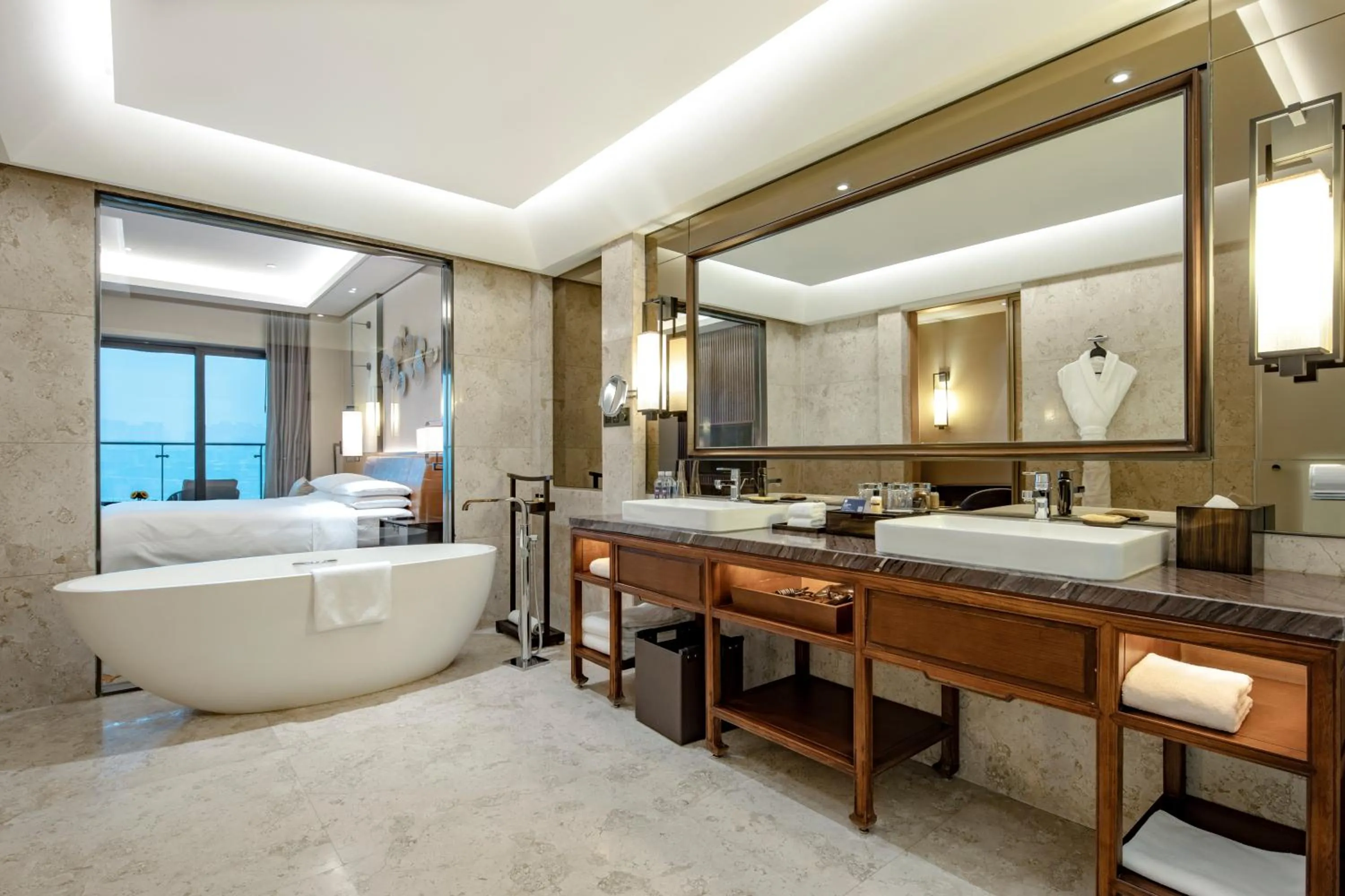 Bathroom, Bed in Hyatt Regency Xi'an