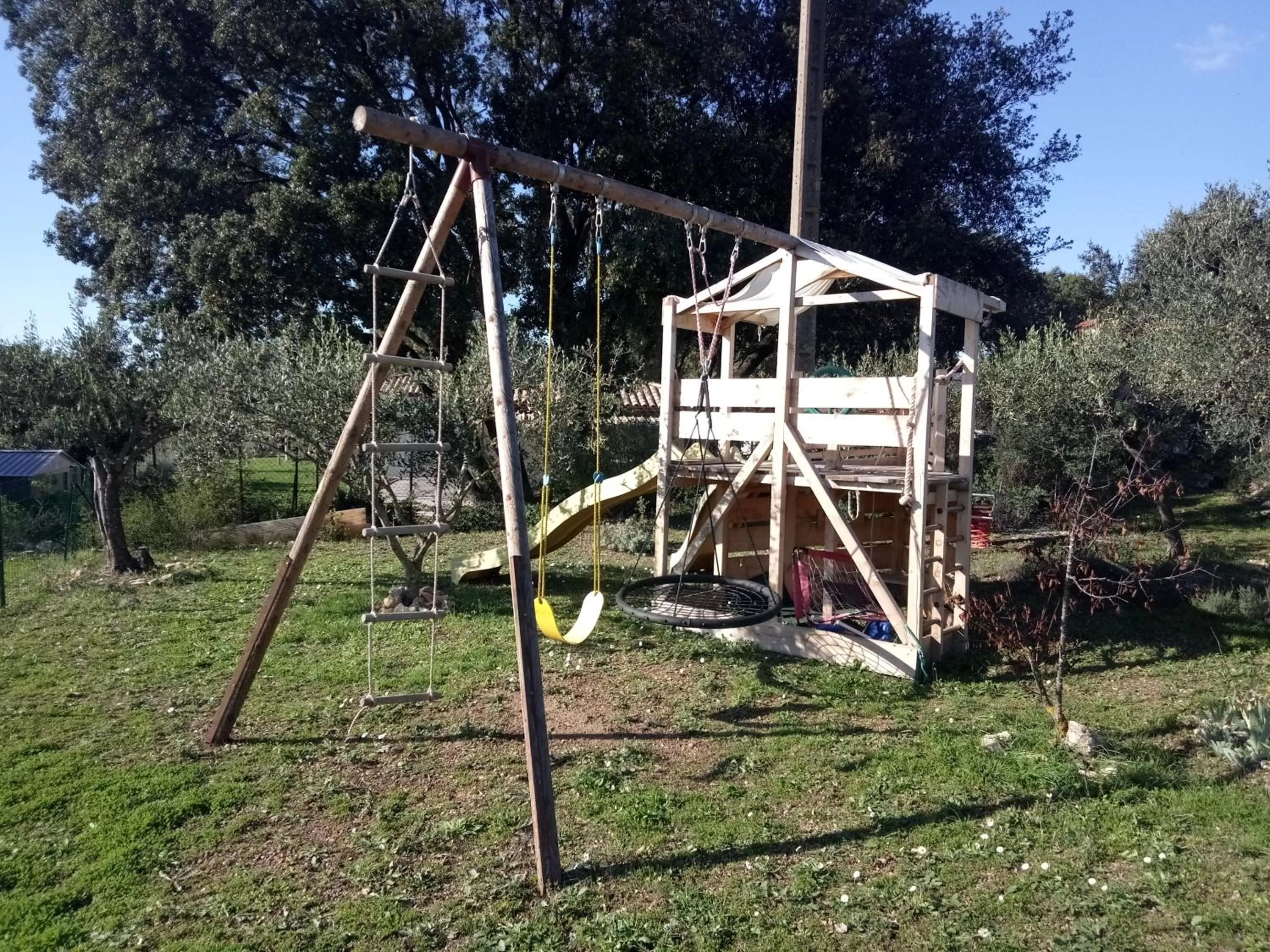 Children play ground in Le Petit Paradis - La Provençale
