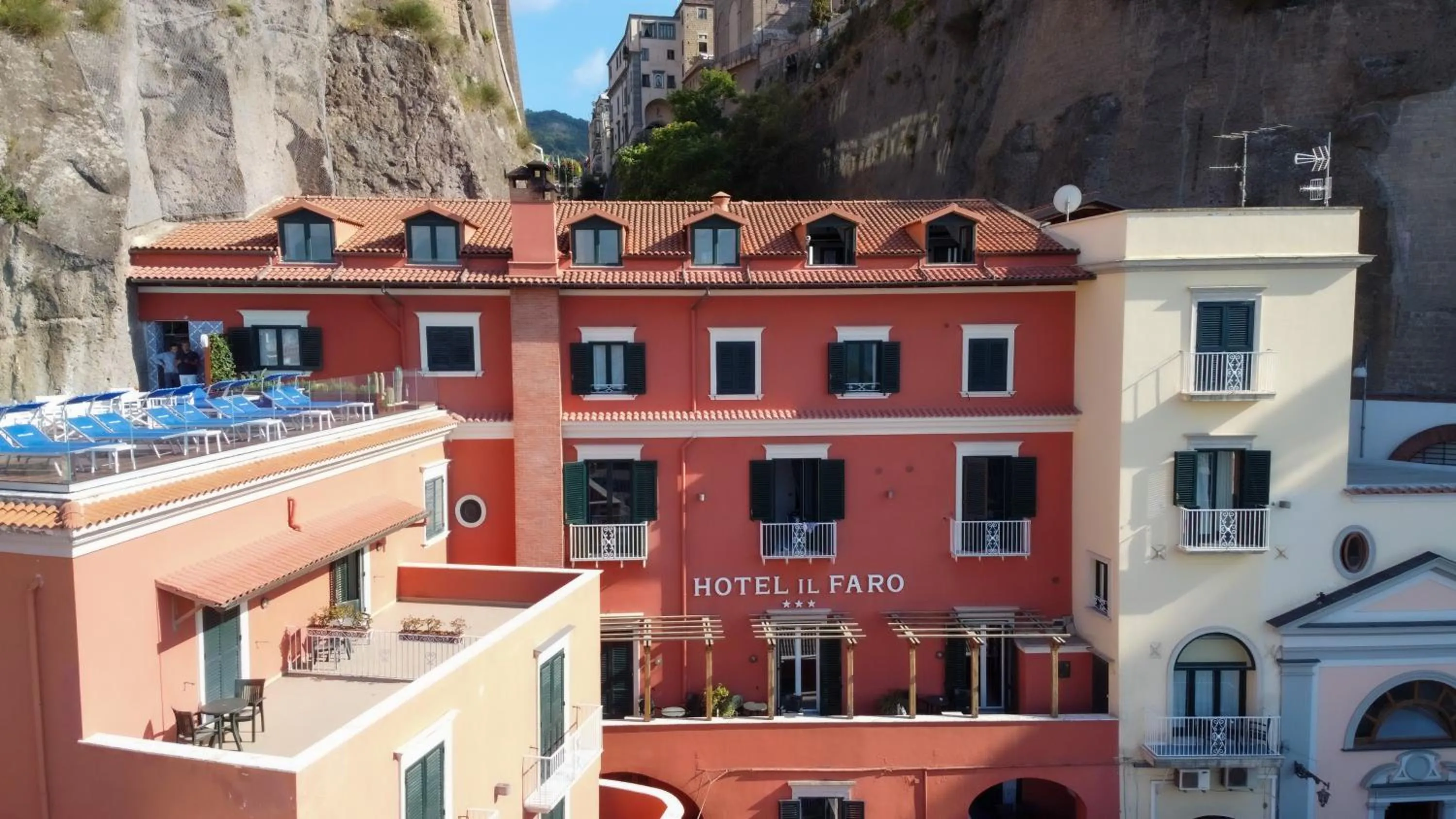 Property building in Hotel Il Faro