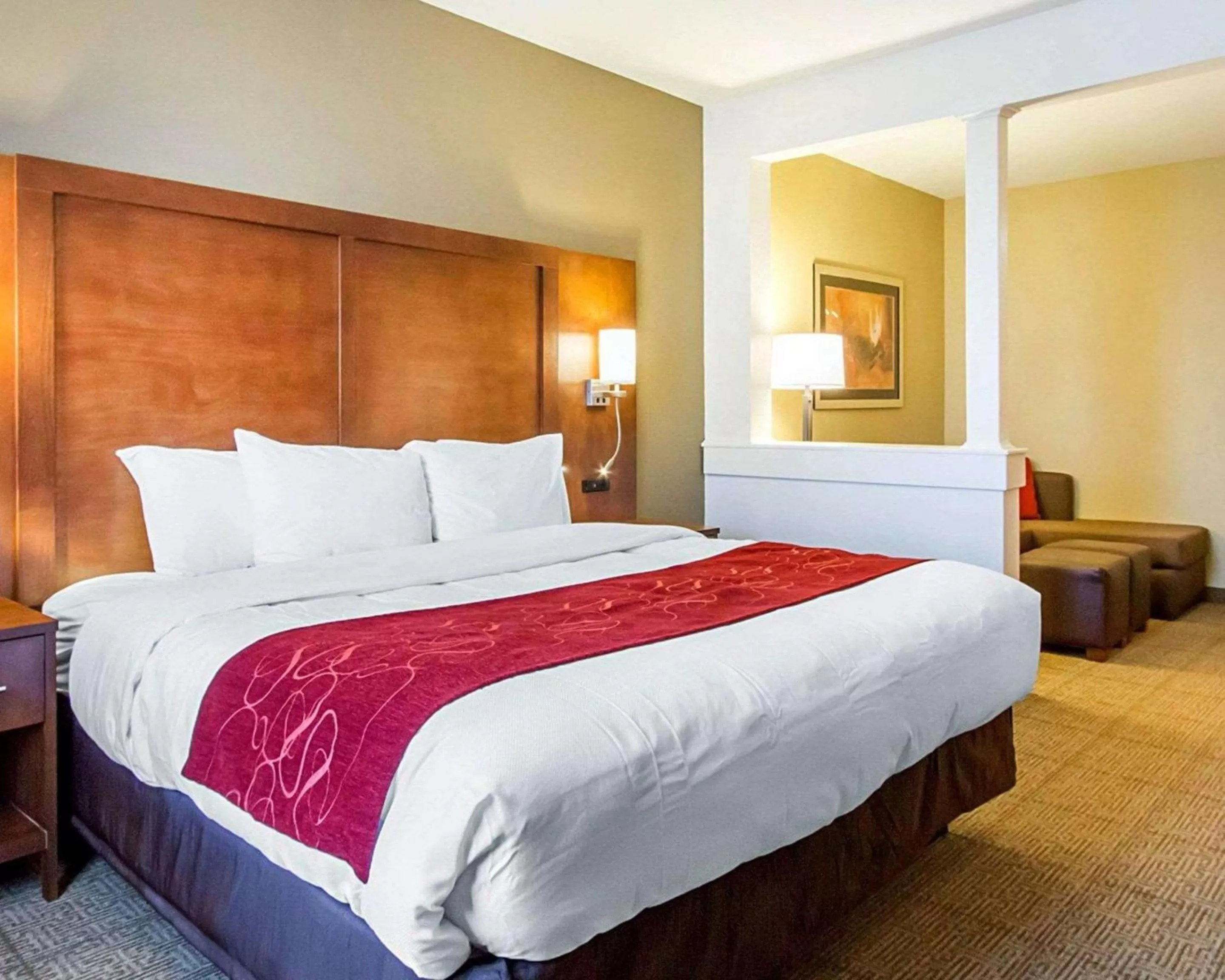 Photo of the whole room, Bed in Comfort Suites Abilene Central