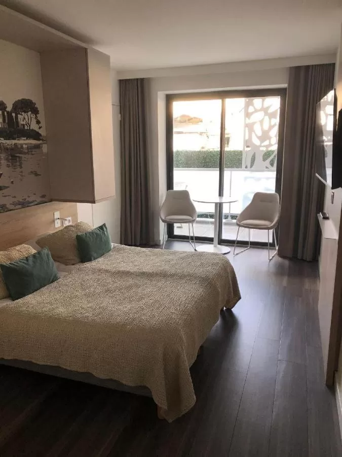 Bed in Lagrange Apart'Hôtel Antibes Olympie