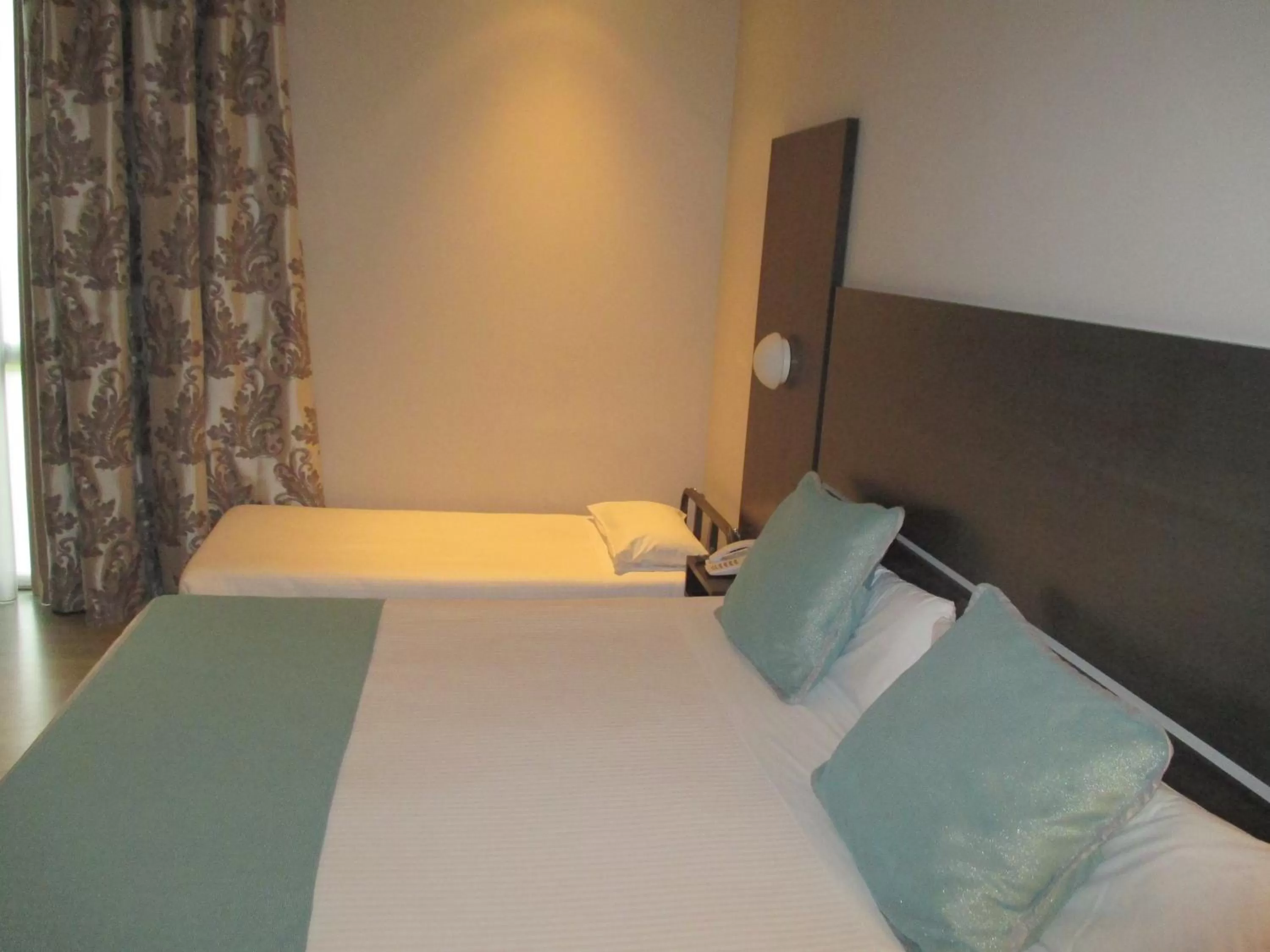 Photo of the whole room, Bed in Hotel Ciudad de Ponferrada, Ascend Hotel Collection