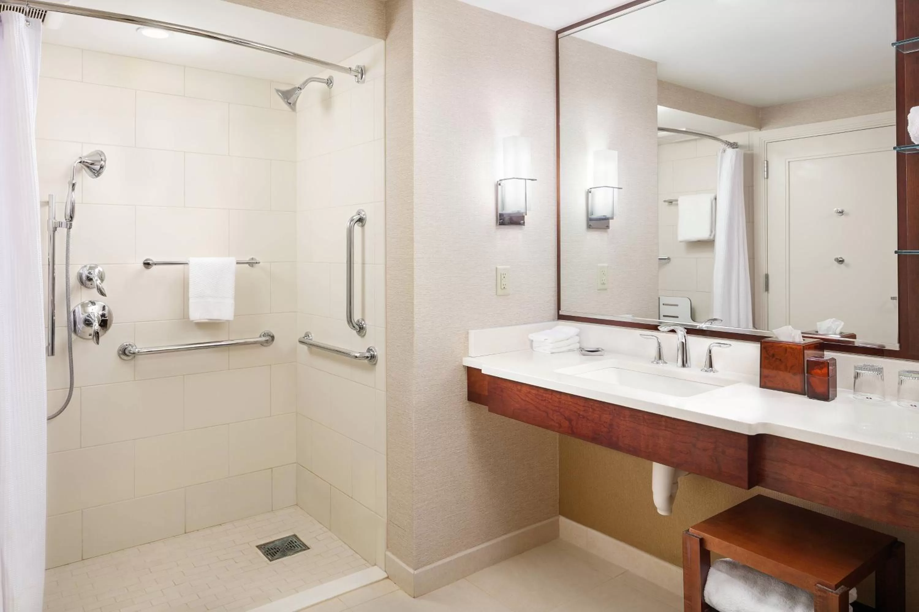 Bathroom in Milwaukee Marriott Downtown