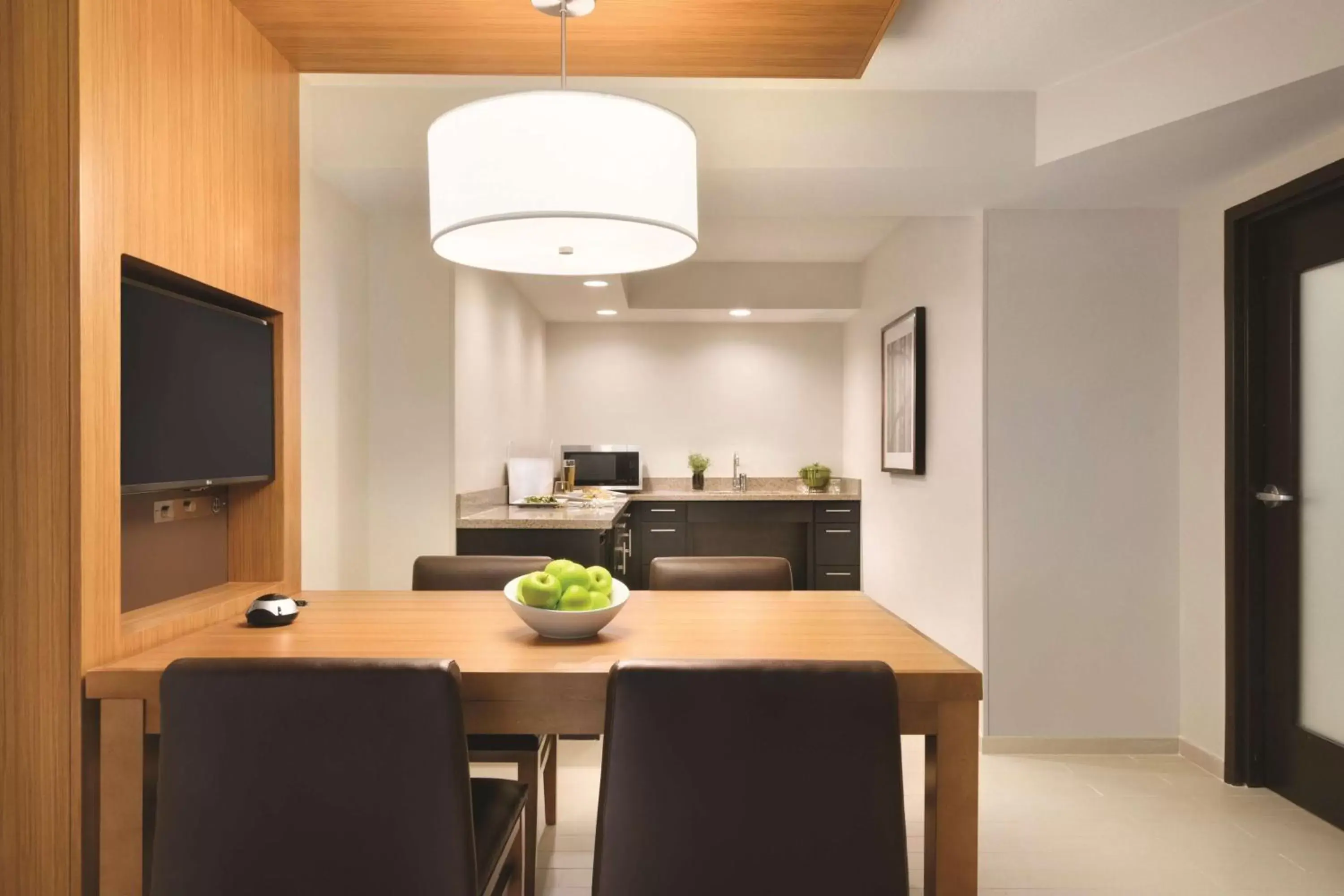 Queen Studio with Sofa Bed - High Floor in Hyatt Place Chicago O'Hare Airport Queen Studio with Sofa Bed - High Floor in Hyatt Place Chicago O'Hare Airport