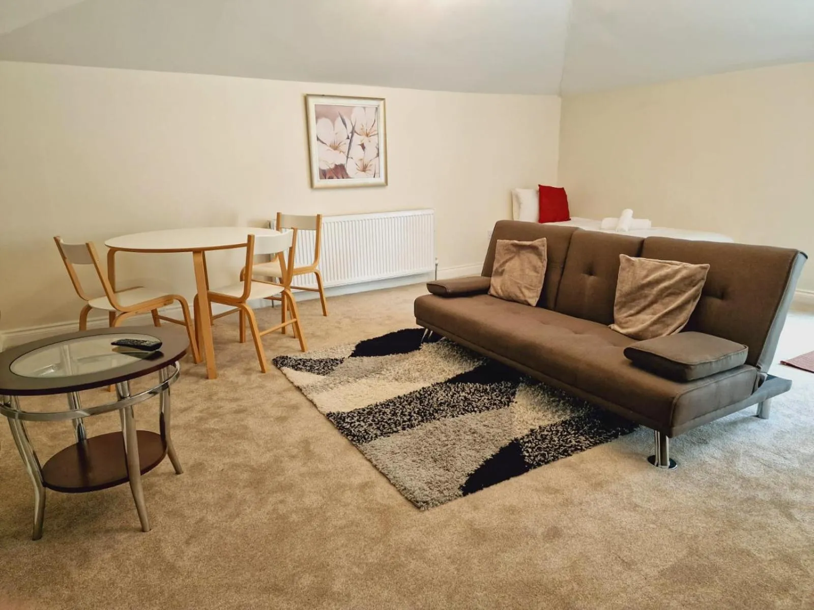 Living room in Wentworth House - Free Parking