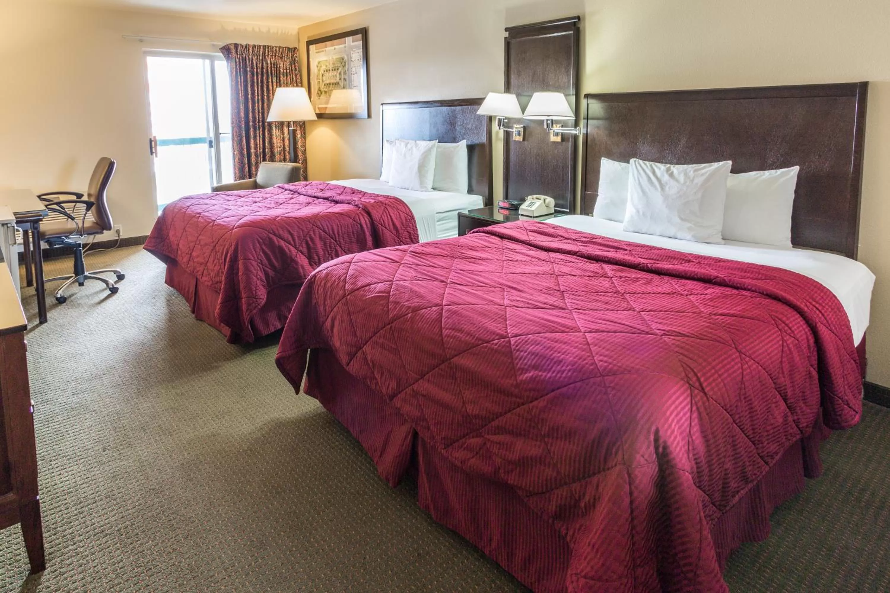 Bedroom, Bed in Cedars Inn