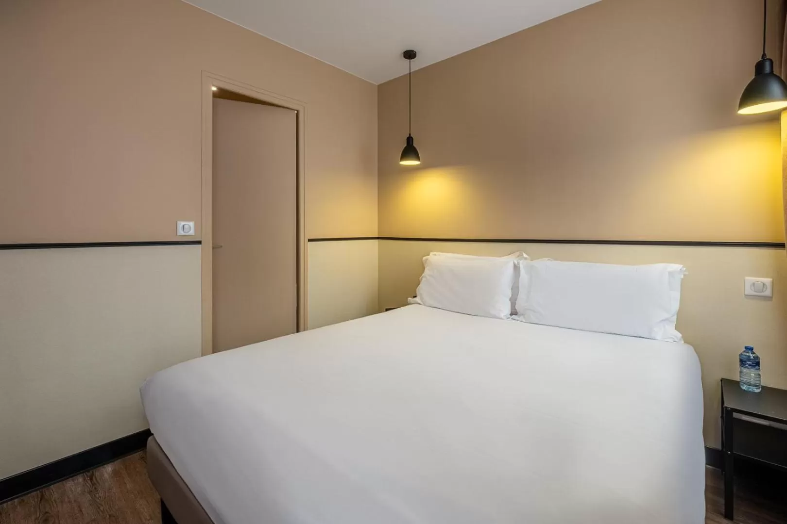 Bedroom, Bed in Hotel Lilas Blanc