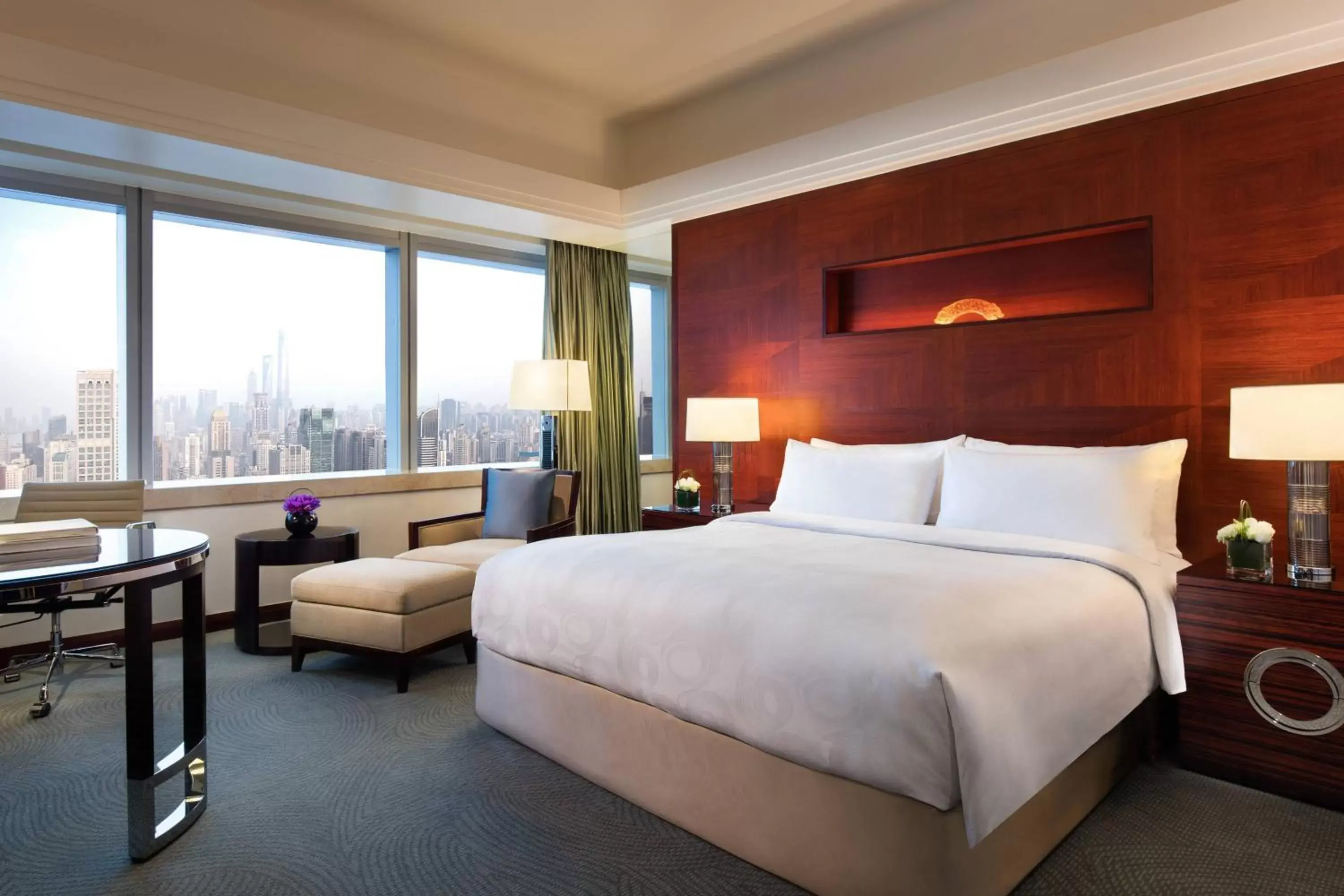 King Room with Skyline View in JW Marriott Shanghai at Tomorrow Square King Room with Skyline View in JW Marriott Shanghai at Tomorrow Square