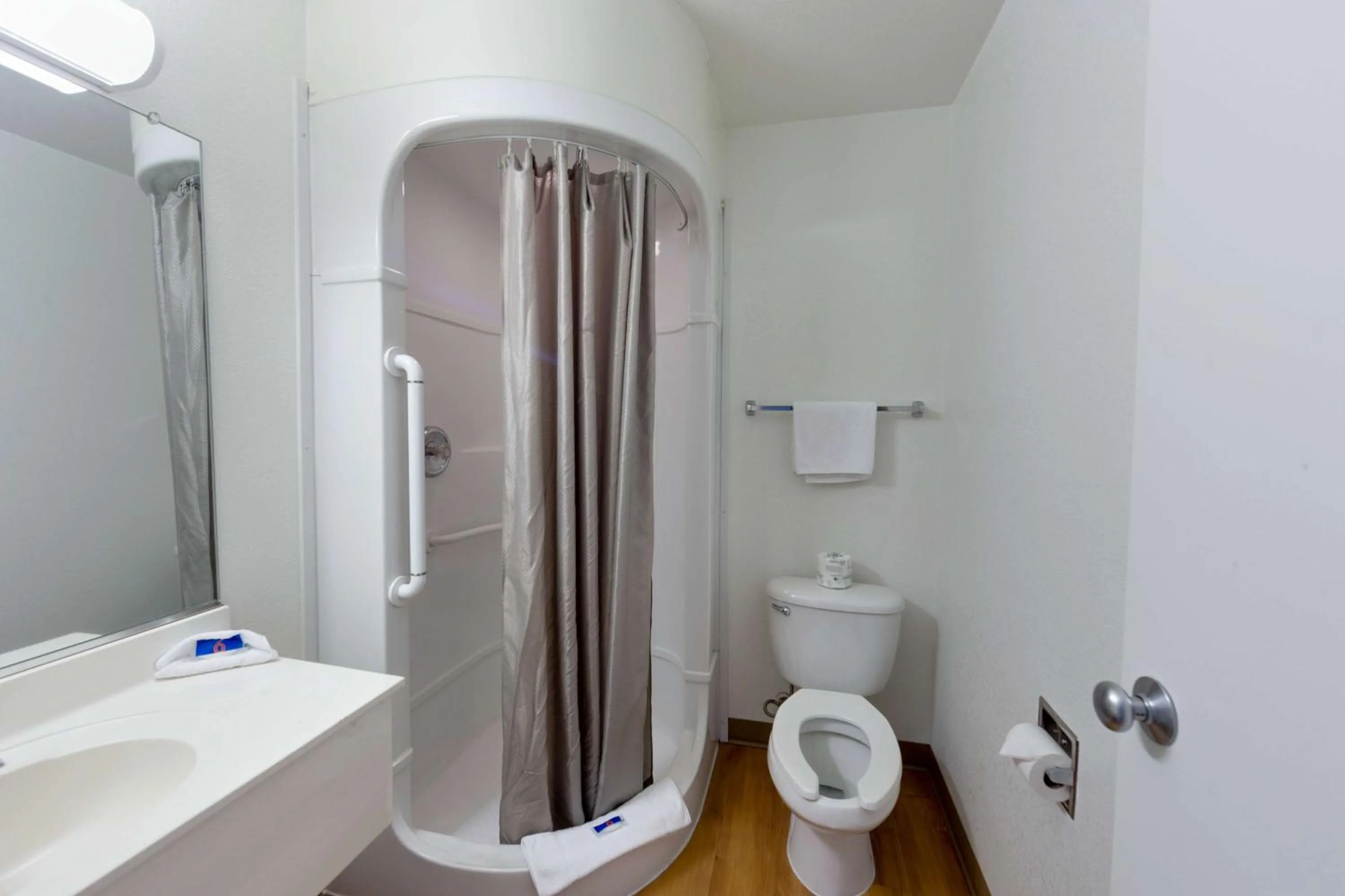 Toilet in Motel 6 Weed - Mount Shasta