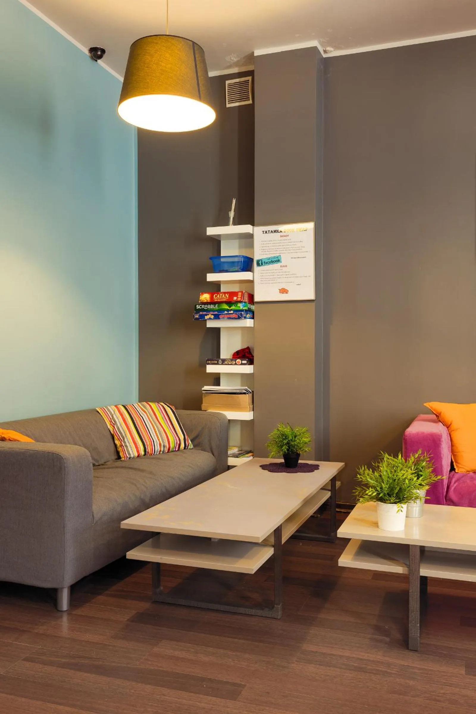 Communal lounge/ TV room in Tatamka Hostel