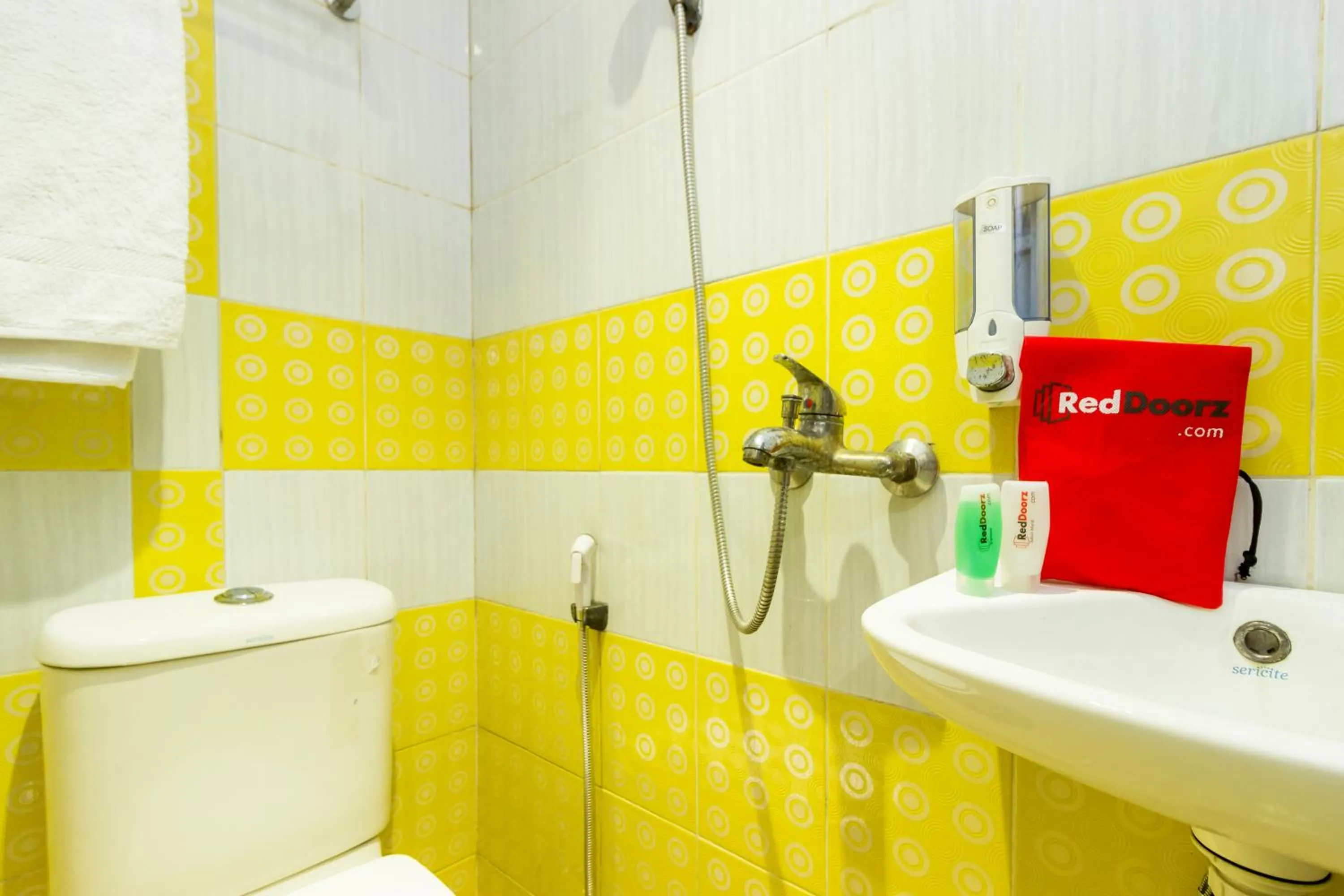 Bathroom in Reddoorz near Gajah Mada Plaza 2
