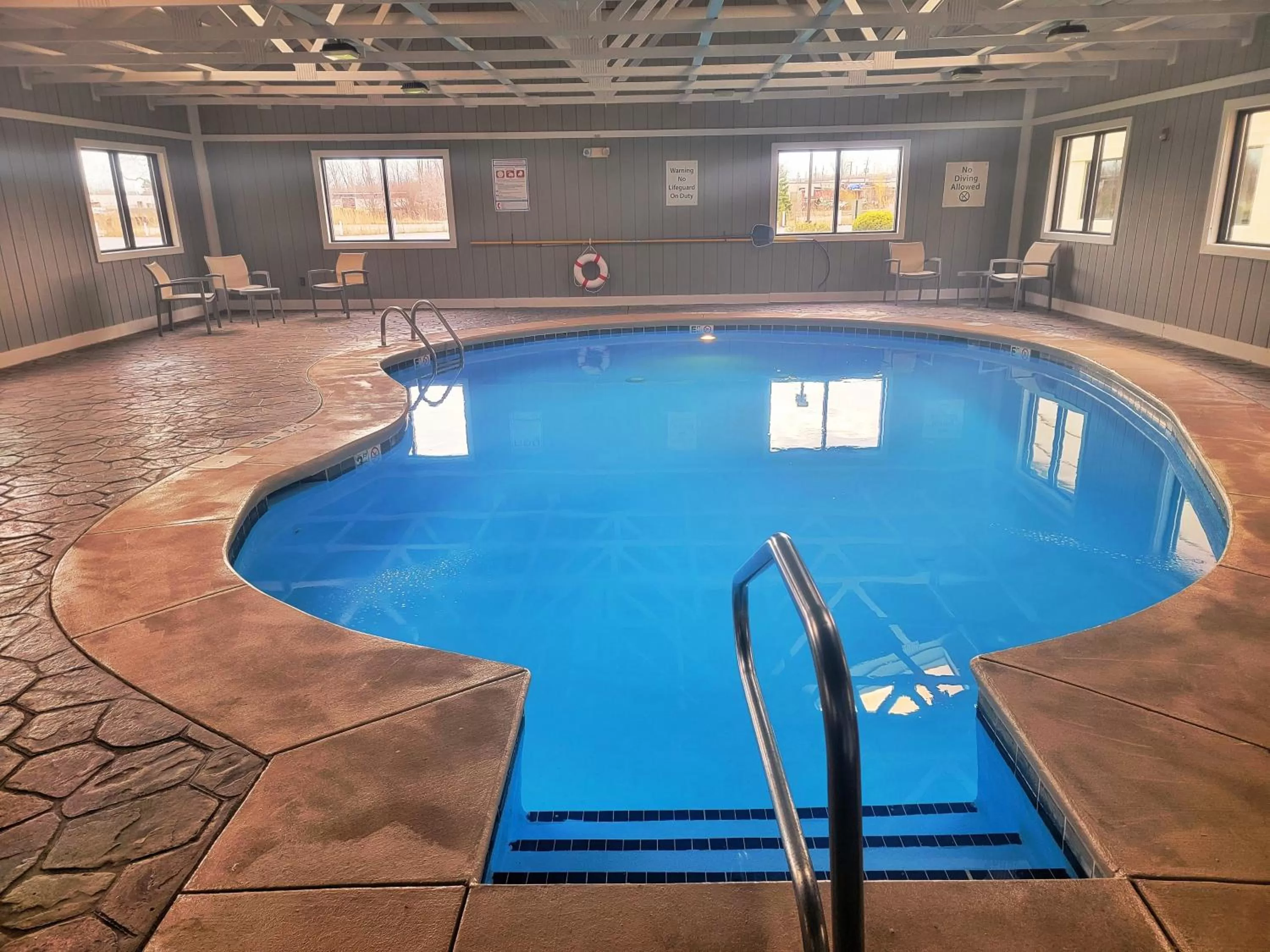 Swimming pool in Holiday Inn Cleveland Northeast - Mentor by IHG
