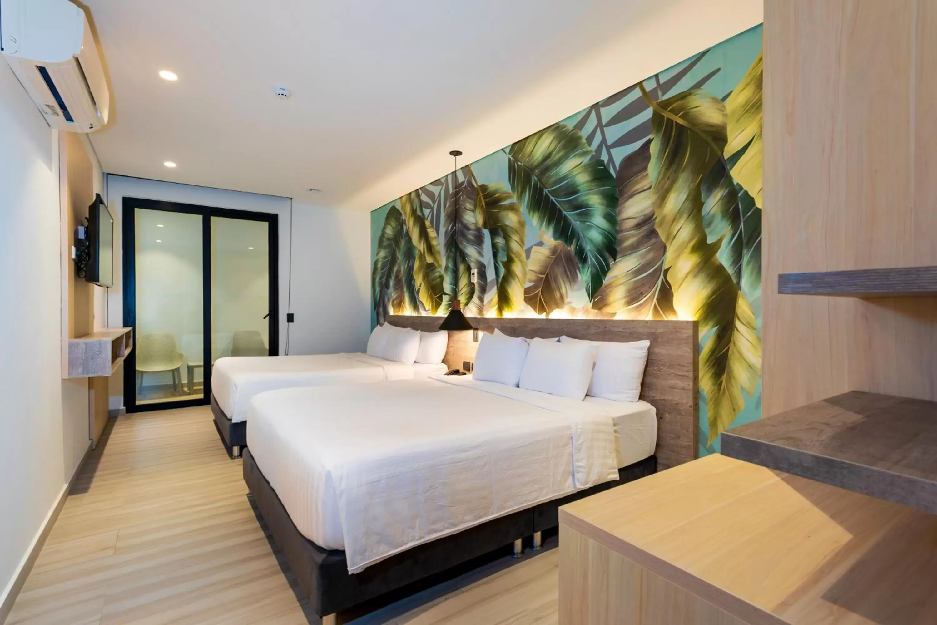 Standard Queen Room with Two Queen Beds in Sea Avenue Hotel Standard Queen Room with Two Queen Beds in Sea Avenue Hotel