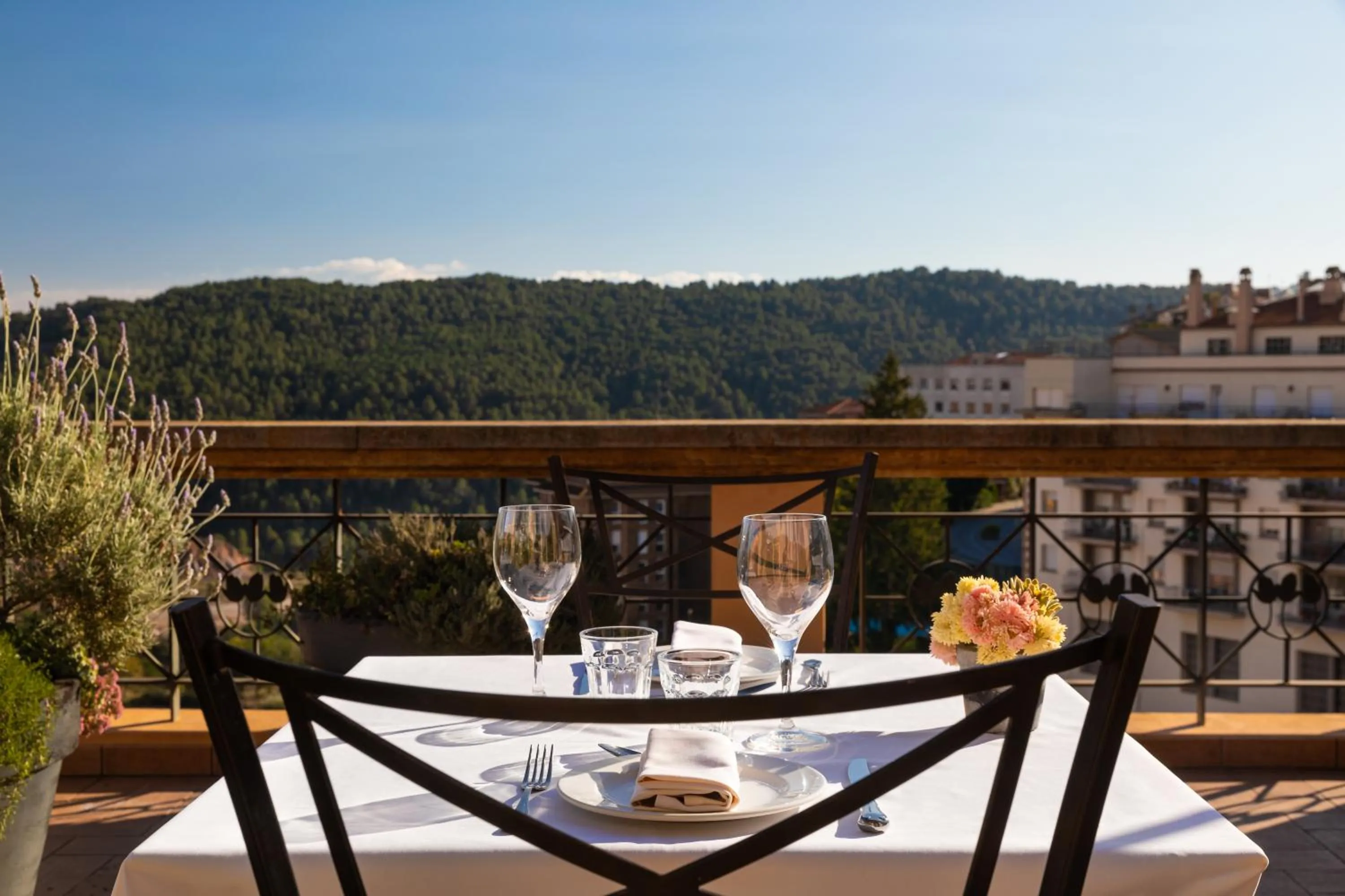 Restaurant/places to eat in Bremon Boutique Hotel by Duquessa Hotel Collection