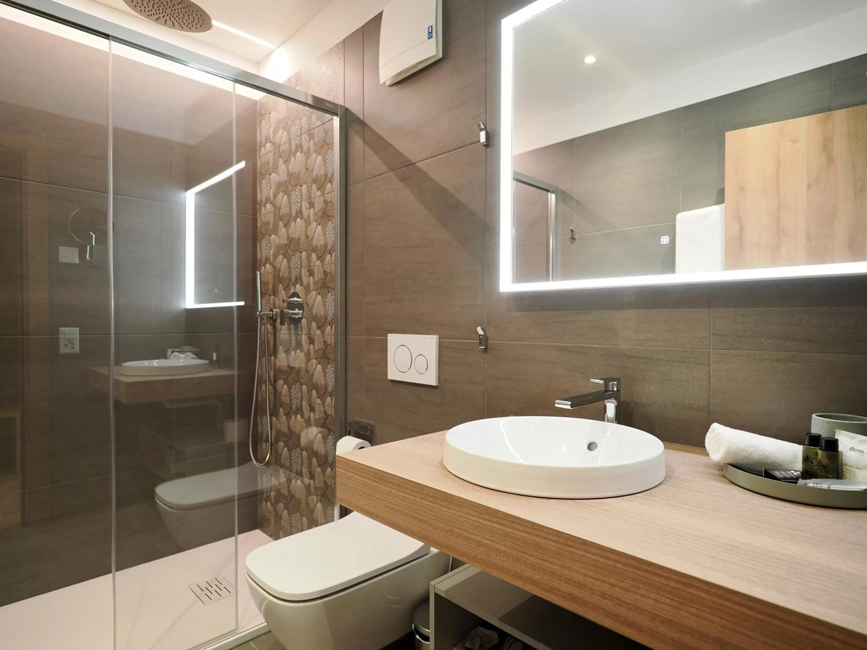 Shower, Bathroom in Ristorante Charme Hotel Tre Terre