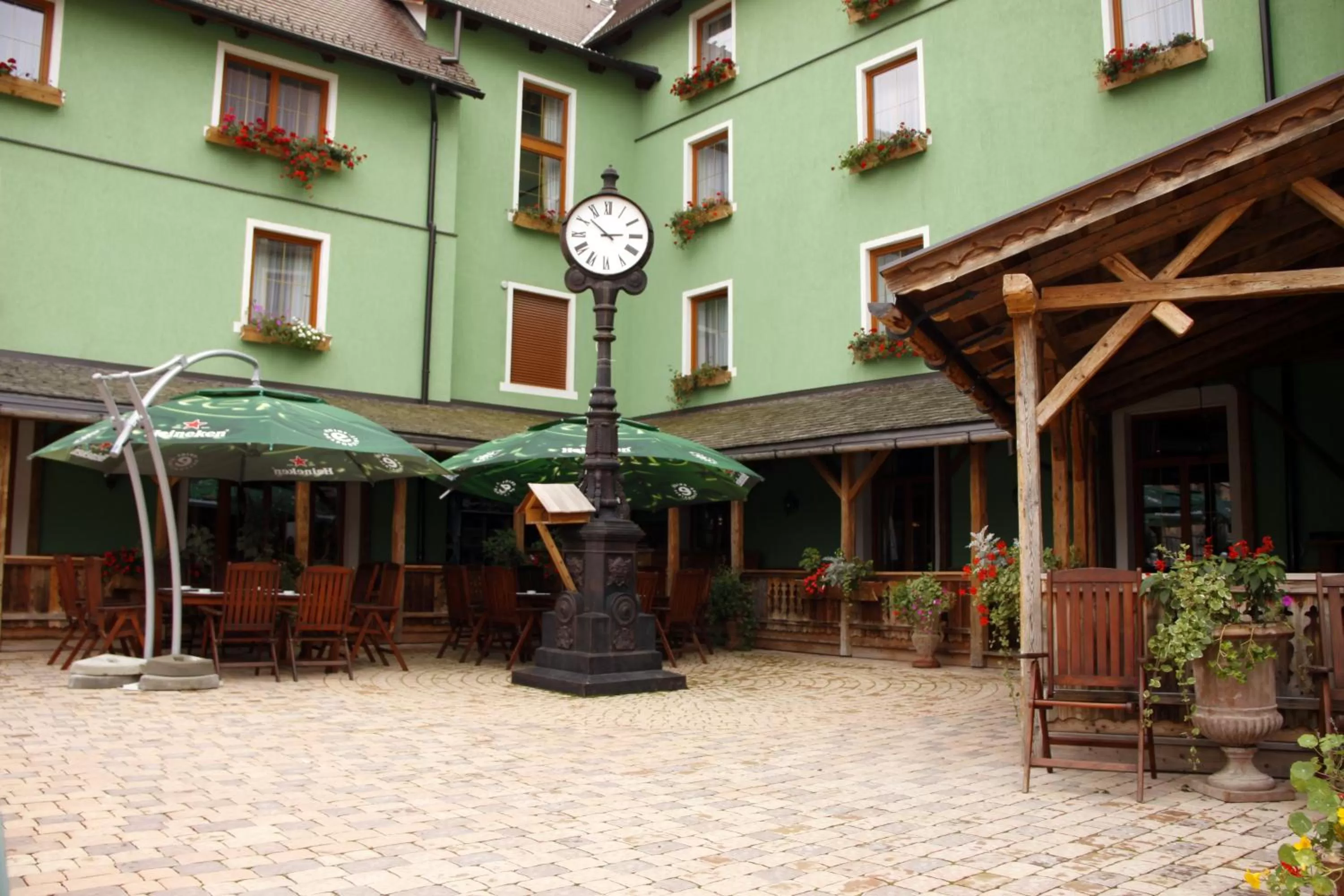 Facade/entrance in Mercure Sighisoara Binderbubi Hotel & Spa