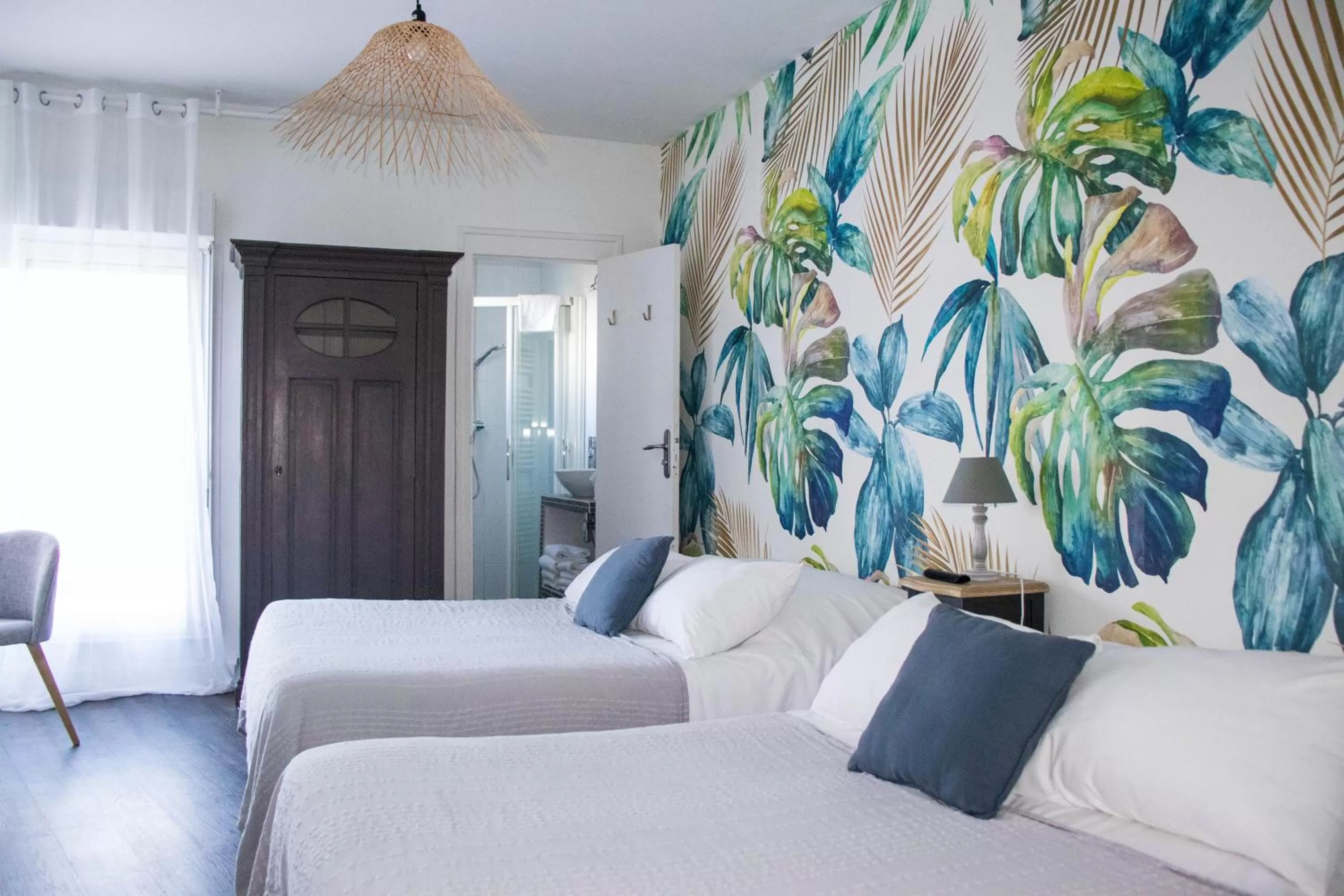 Bed in Hôtel Restaurant L'Atelier des Cousins