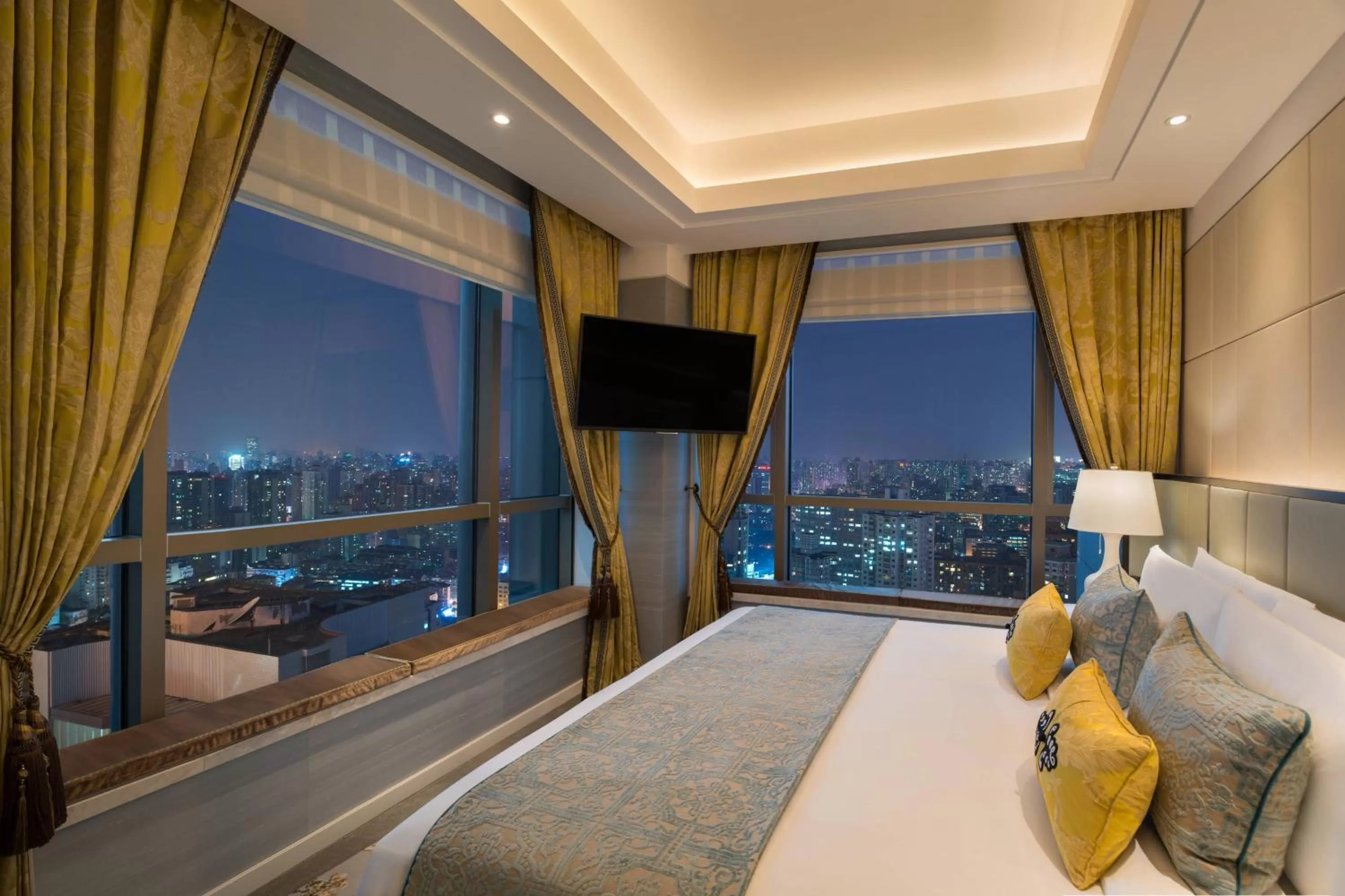 Bedroom, Bed in The St Regis Shanghai Jingan - Where Downtown Luxury Meets Legendary Old Shanghai Jazz