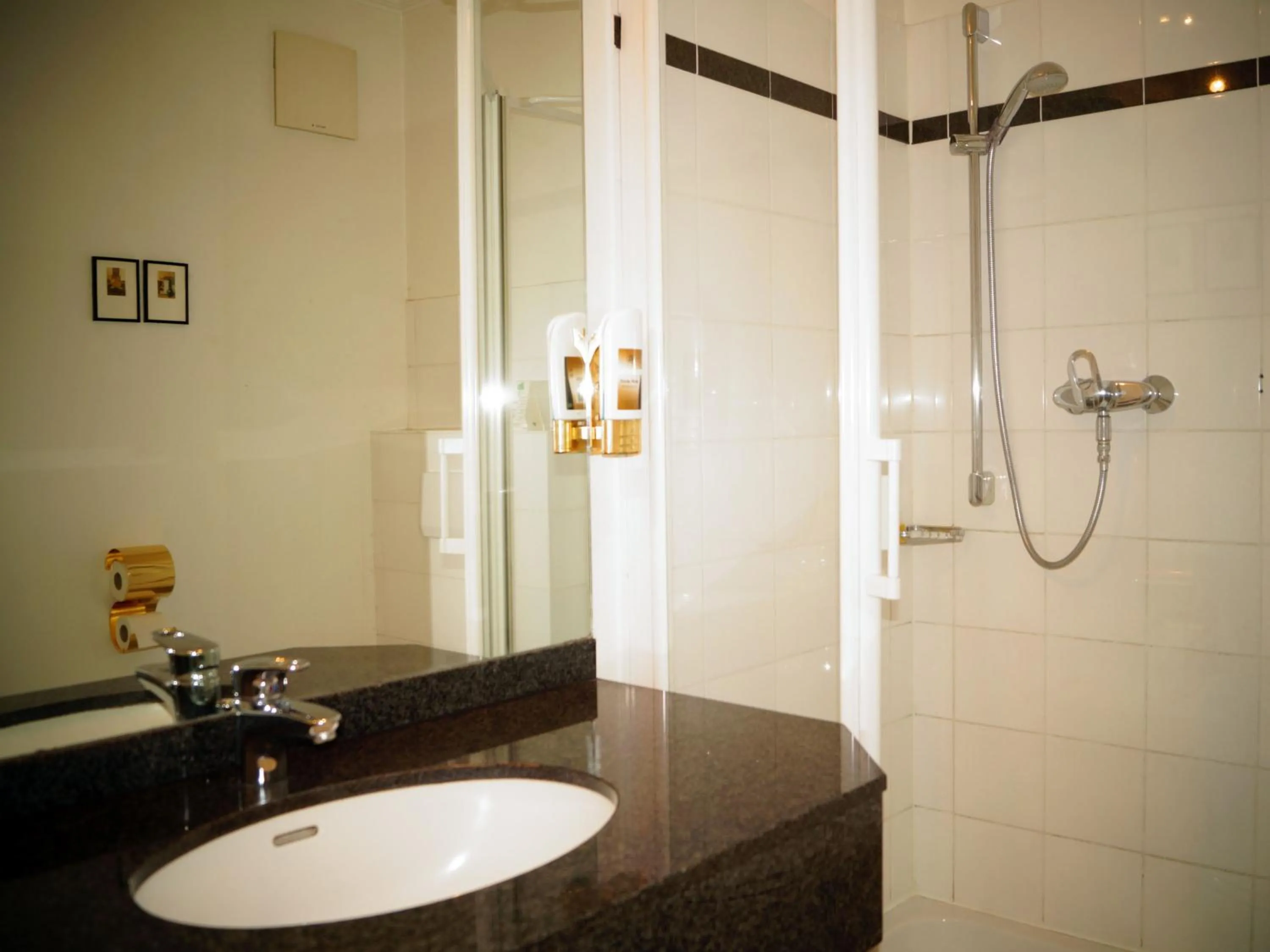 Bathroom in Entrée Groß Borstel Garni Hotel