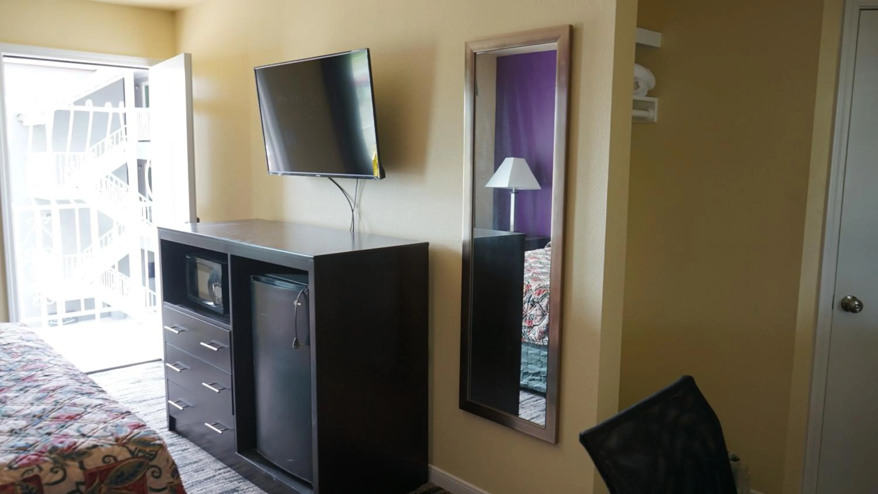 TV/Entertainment Center in Village Motor Inn