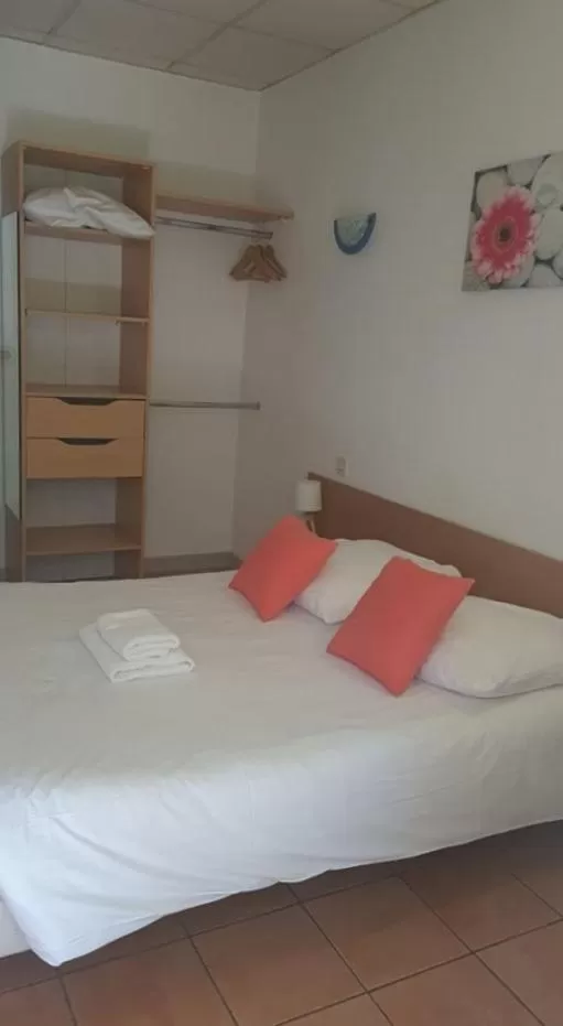 Bed in Le Relais Des Lavandins