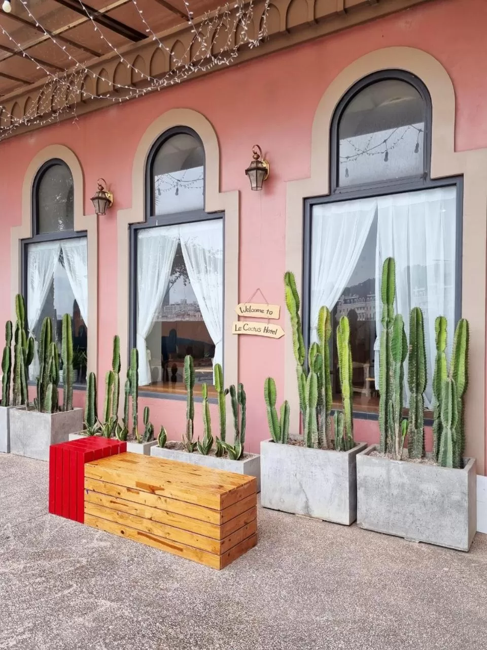 Property building in Le Cactus Hotel Ha Long