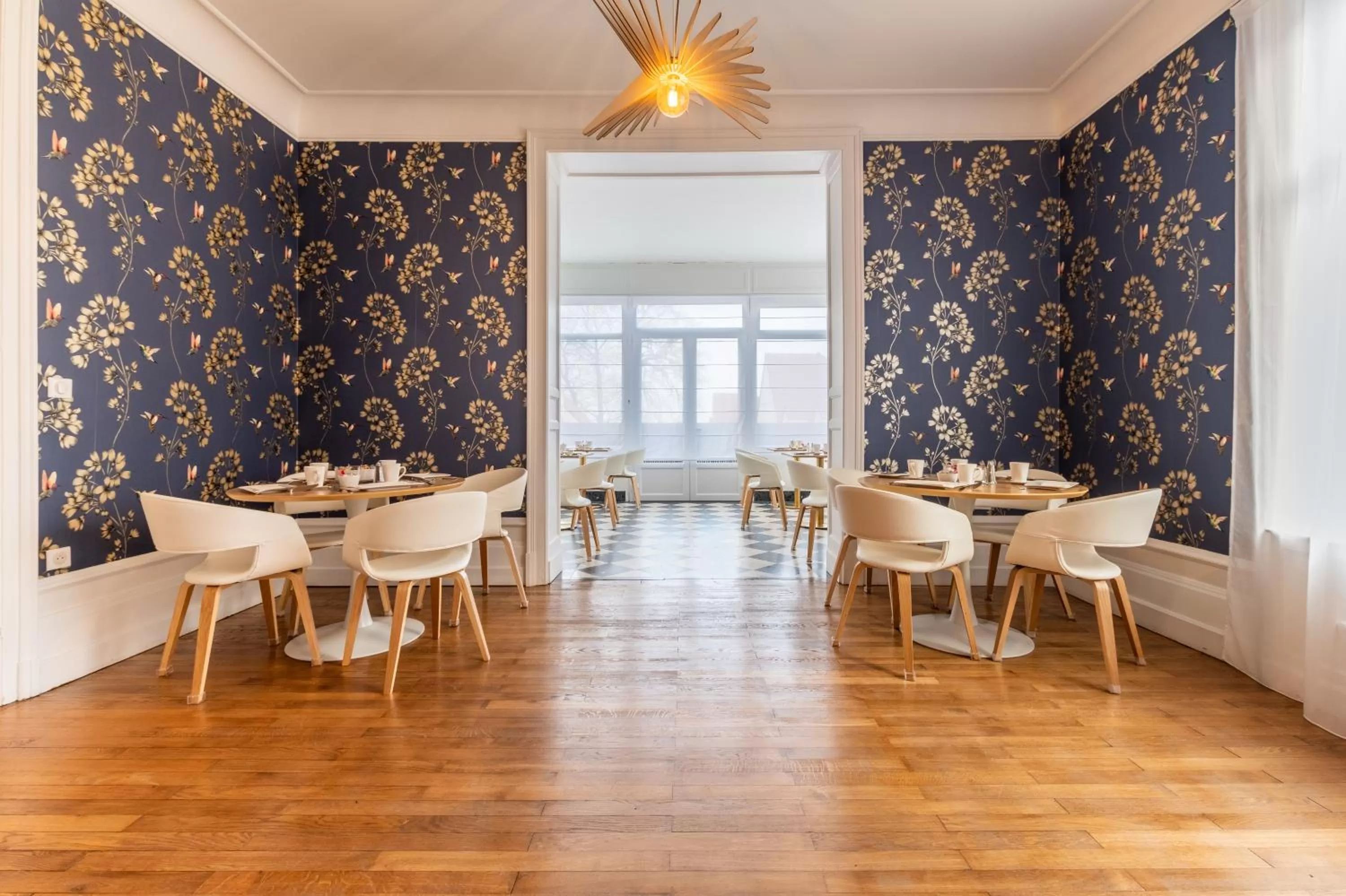 Breakfast in Hôtel Échappée en Baie - Parking privé gratuit dont forfaits bornes électriques réservable