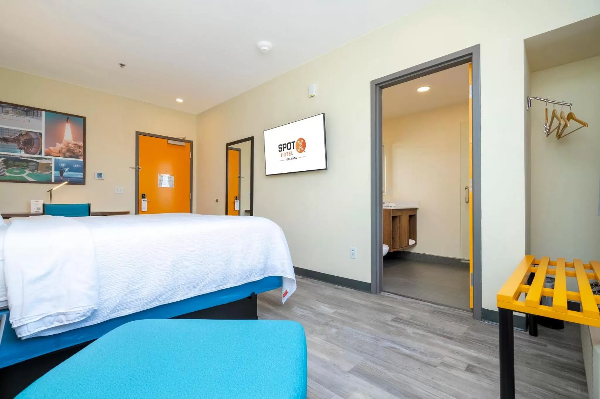 Photo of the whole room, Bed in SPOT X Hotel Orlando Intl Dr by The Red Collection