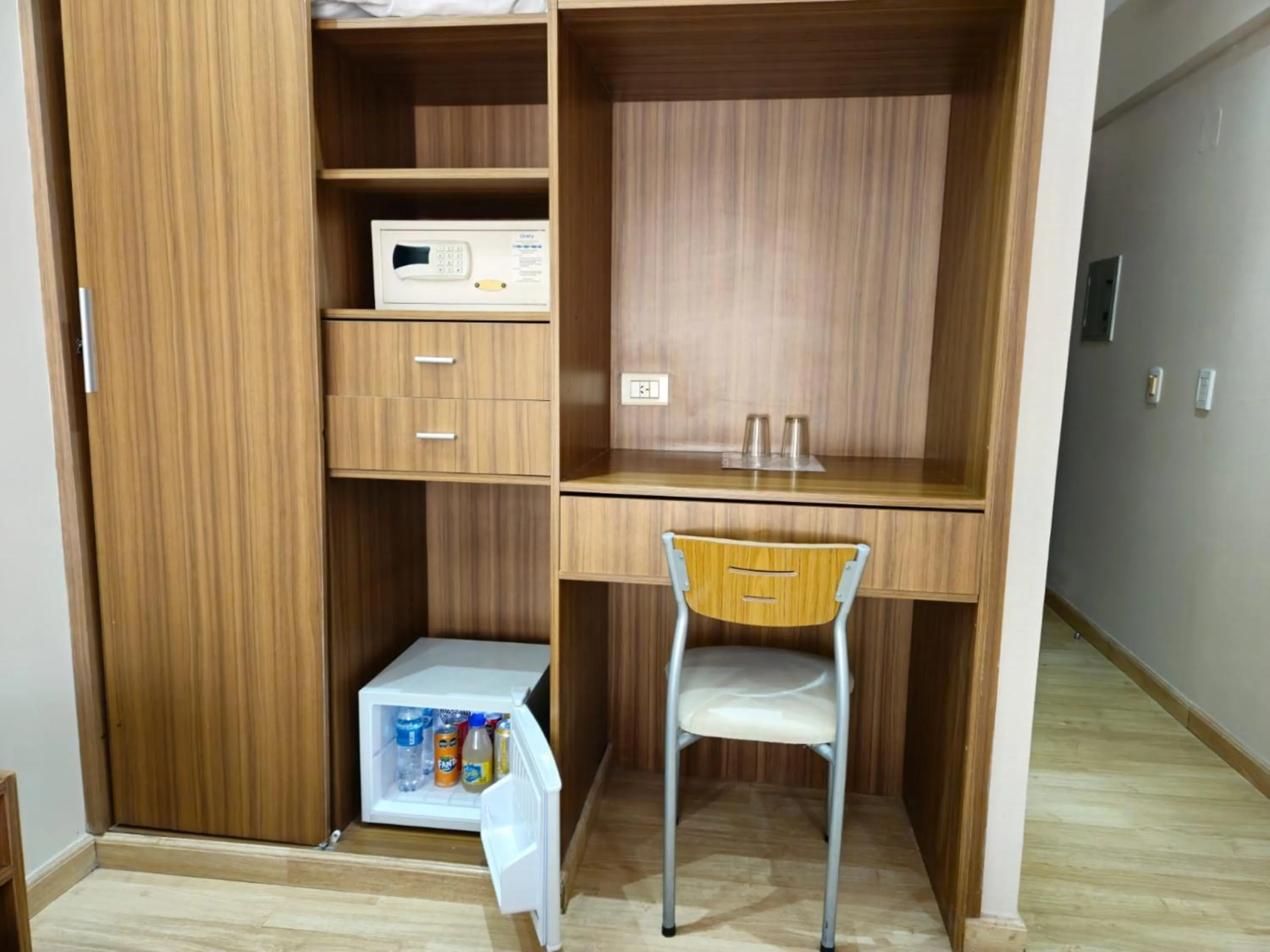 wardrobe in DAKAR HOTEL