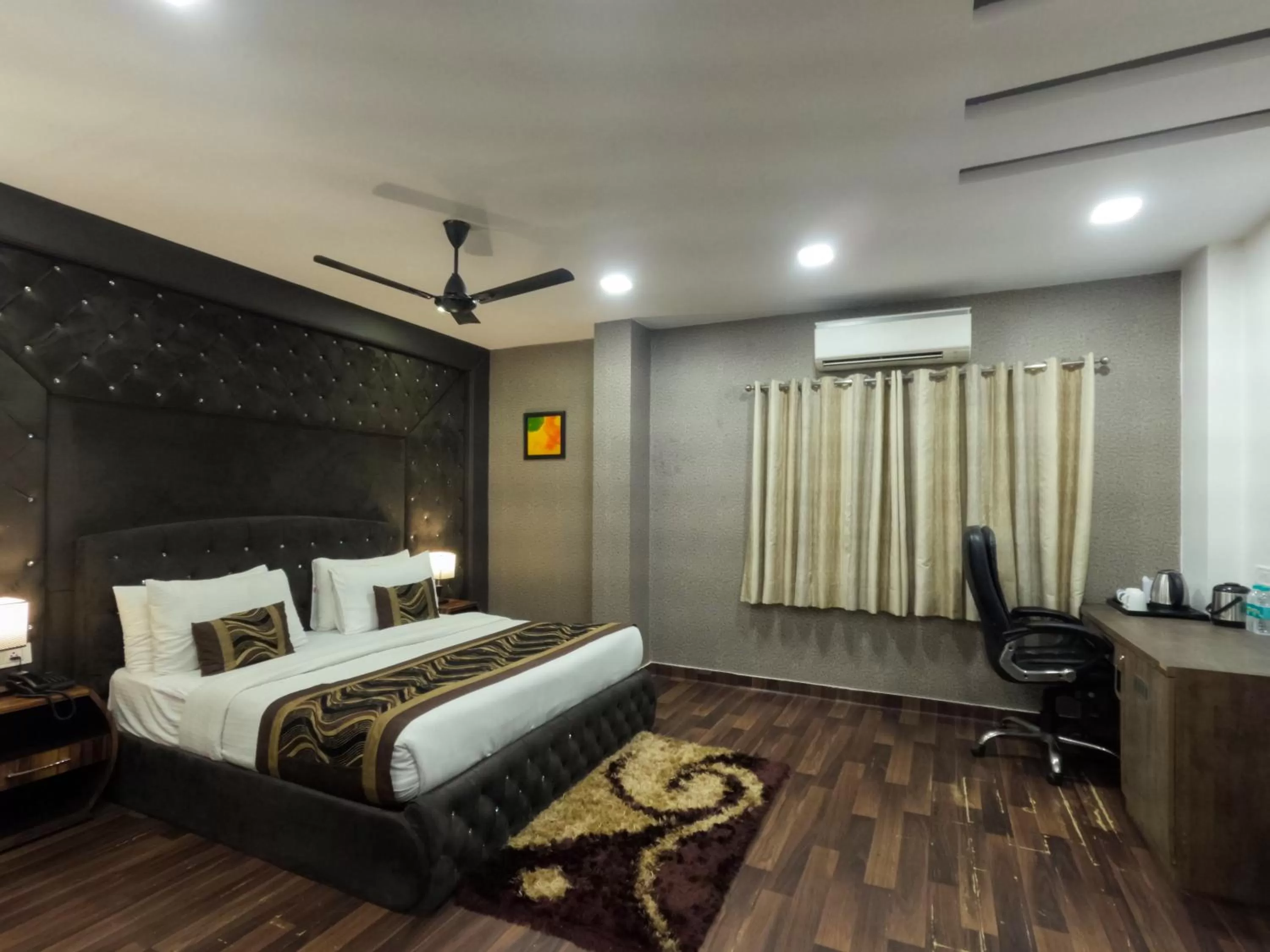 King Suite in Hotel Red Castle - Karol Bagh