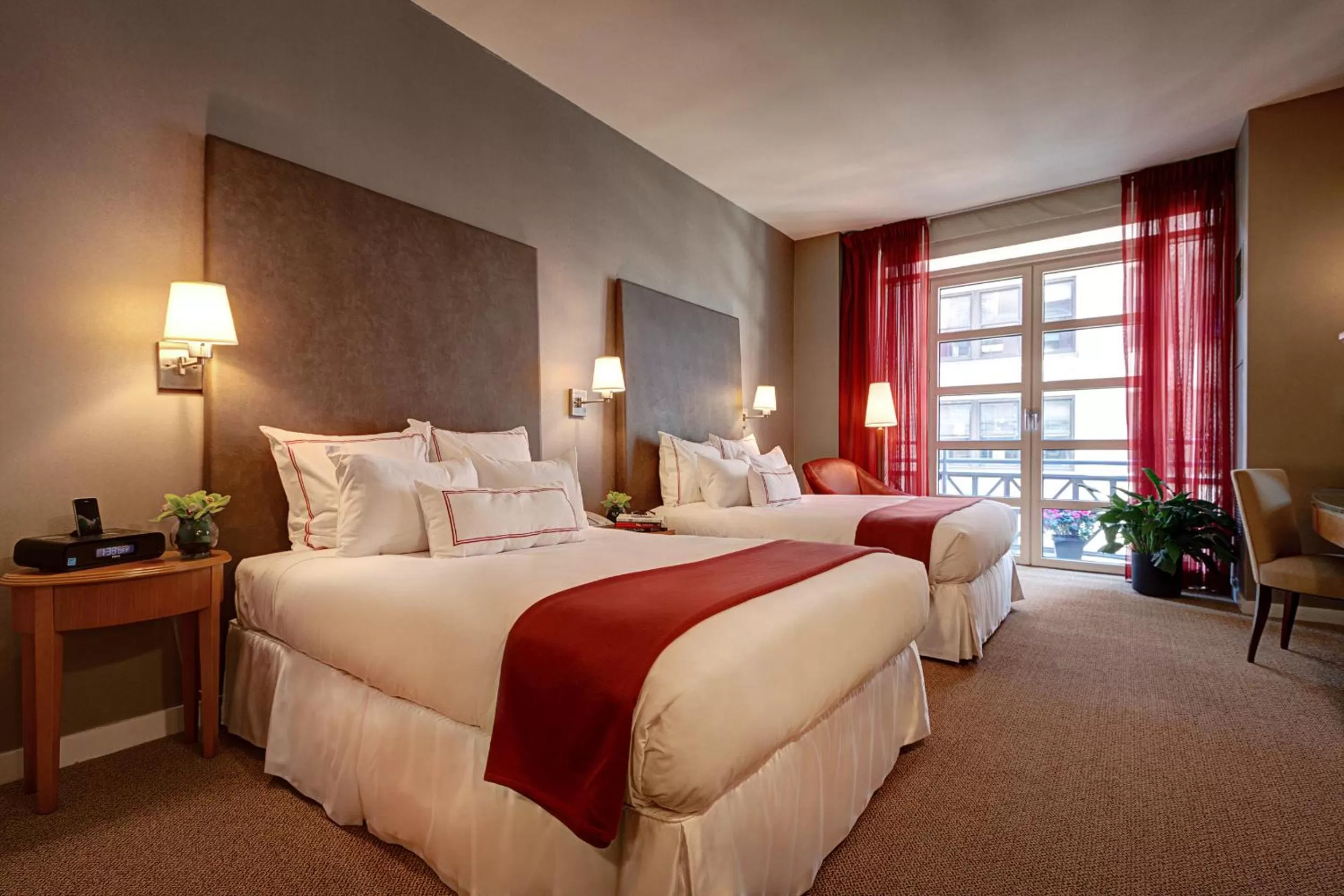 Bed in Hotel Giraffe by Library Hotel Collection