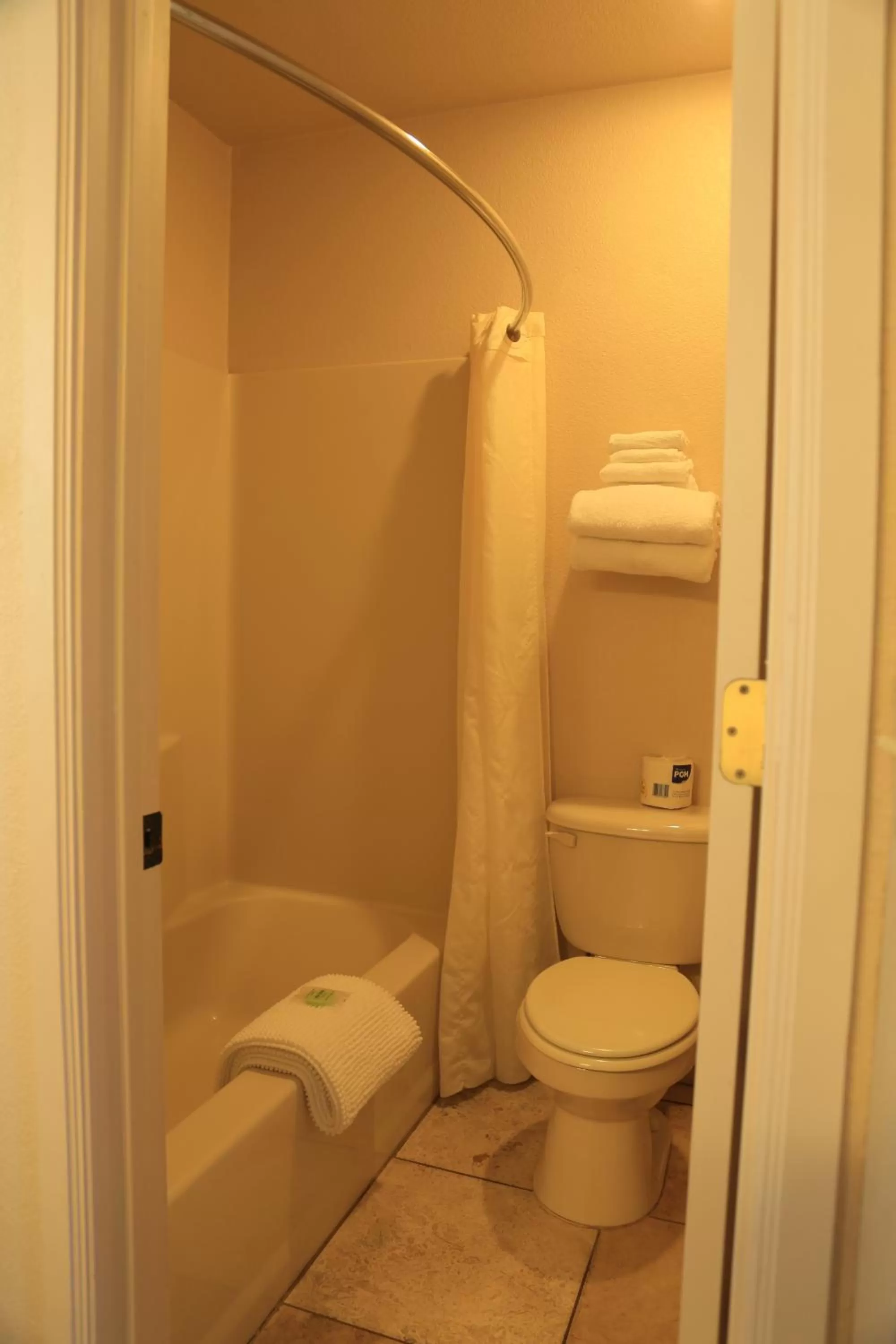 Shower in The Lodge on Route 66