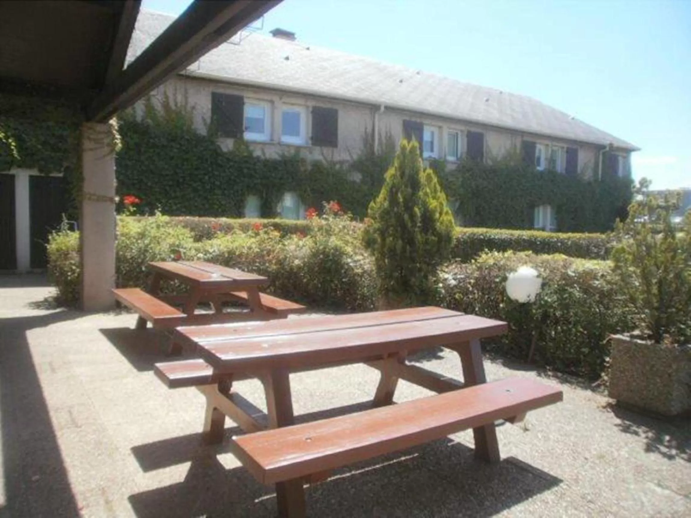 Facade/entrance in IBIS Budget Tarbes