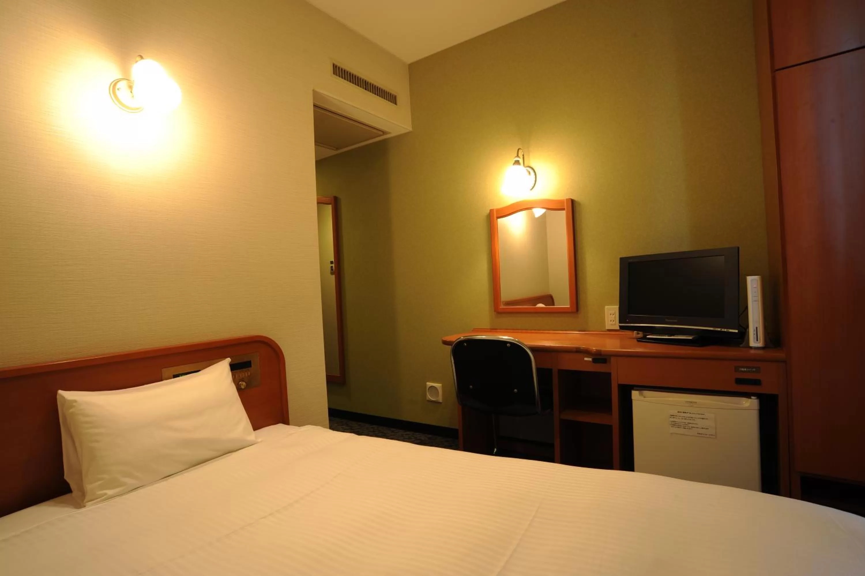 Photo of the whole room, Bed in Suizenji Comfort Hotel