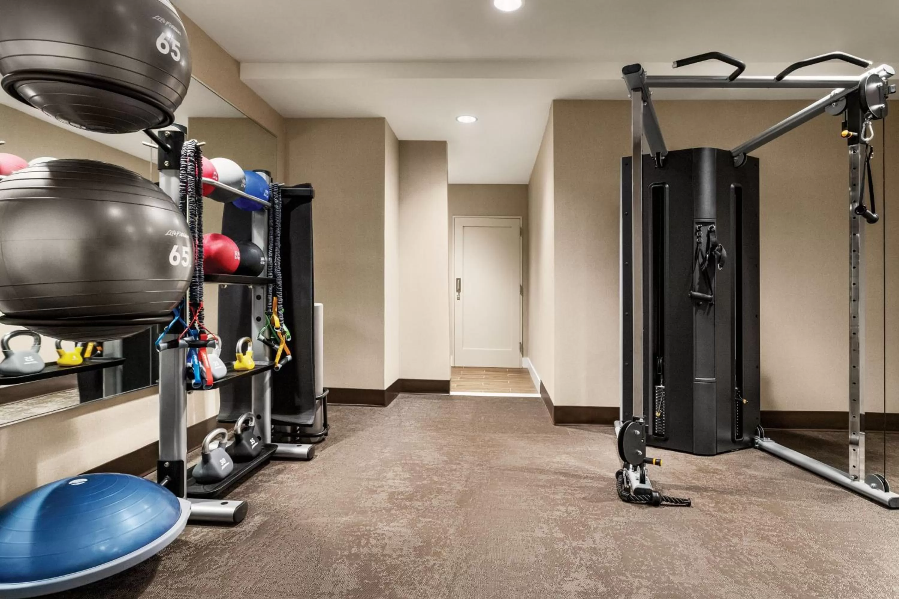 Fitness centre/facilities in Residence Inn by Marriott New York JFK Airport