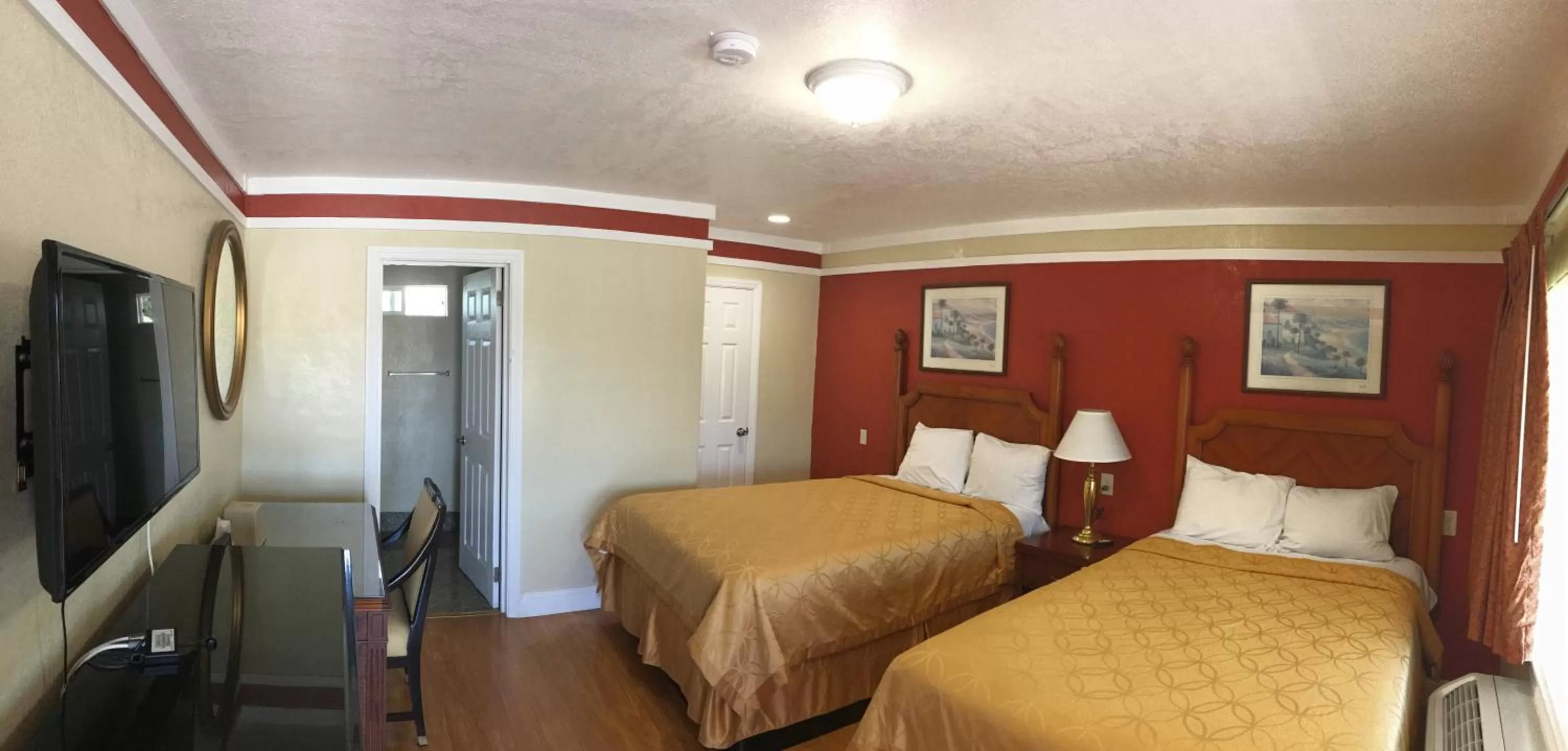 Bedroom, Bed in Wagon Wheel Motel