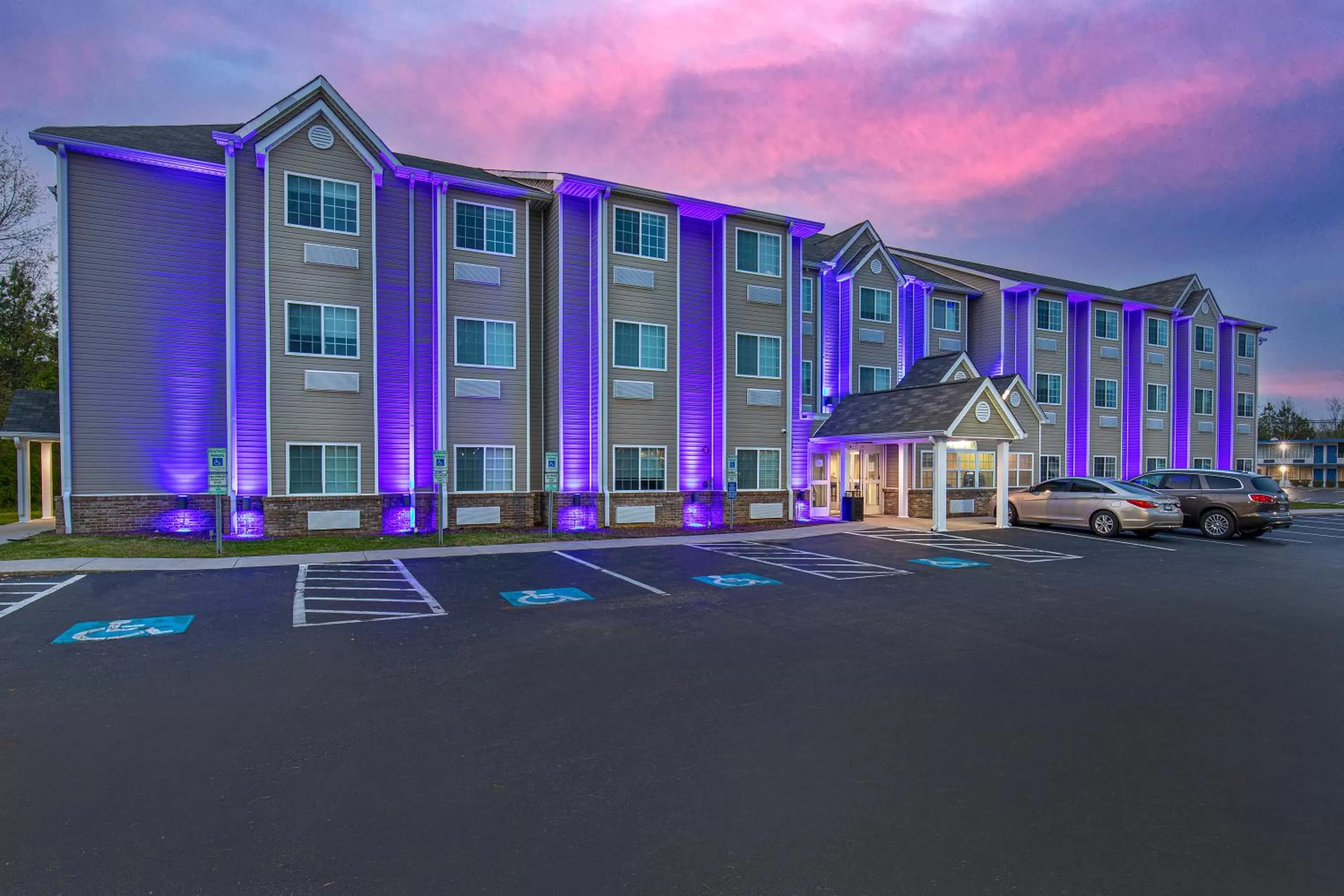Property building in Microtel Inn & Suites by Wyndham Manchester - Newly Renovated