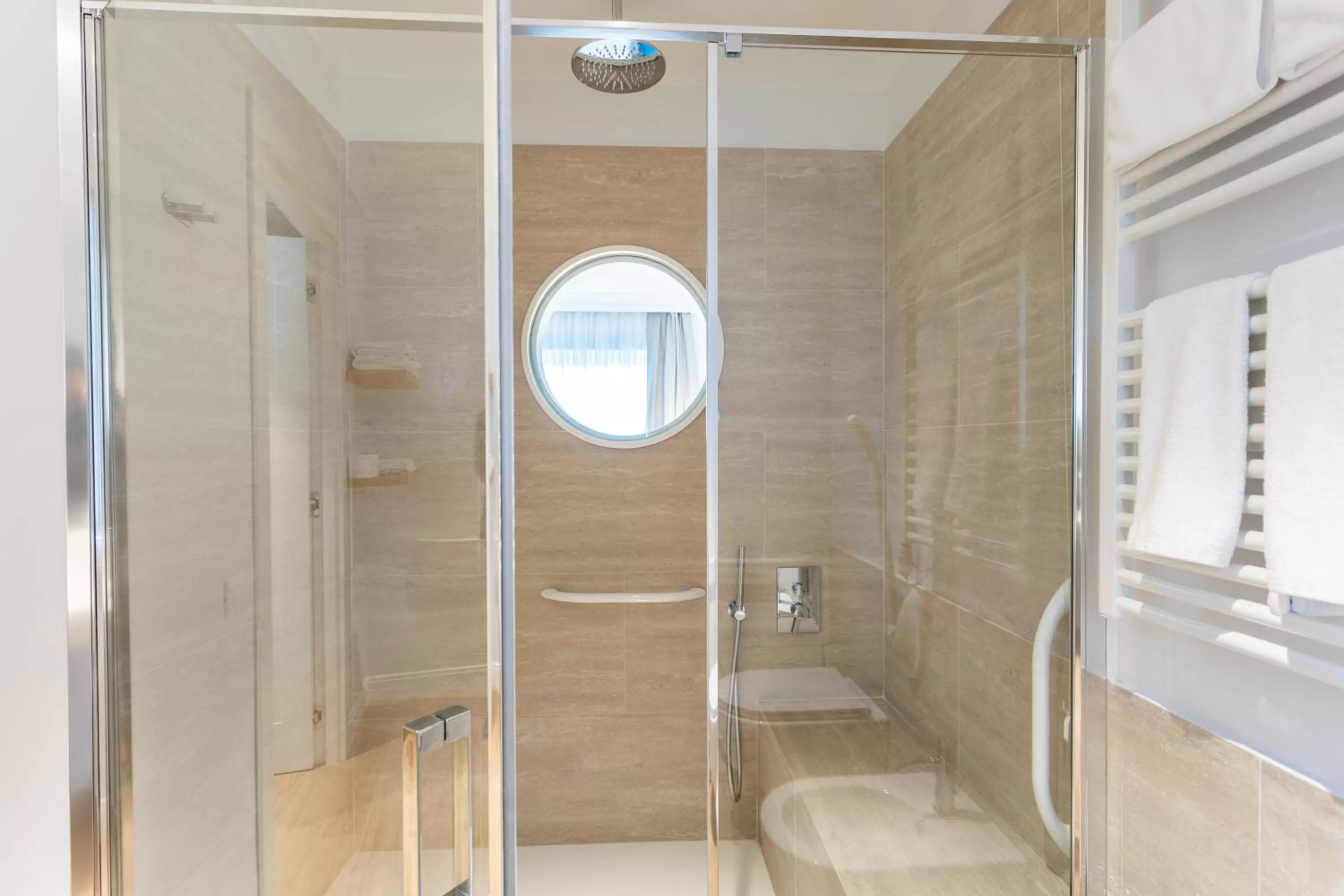 Shower in Porto Romano - The Marina Resort