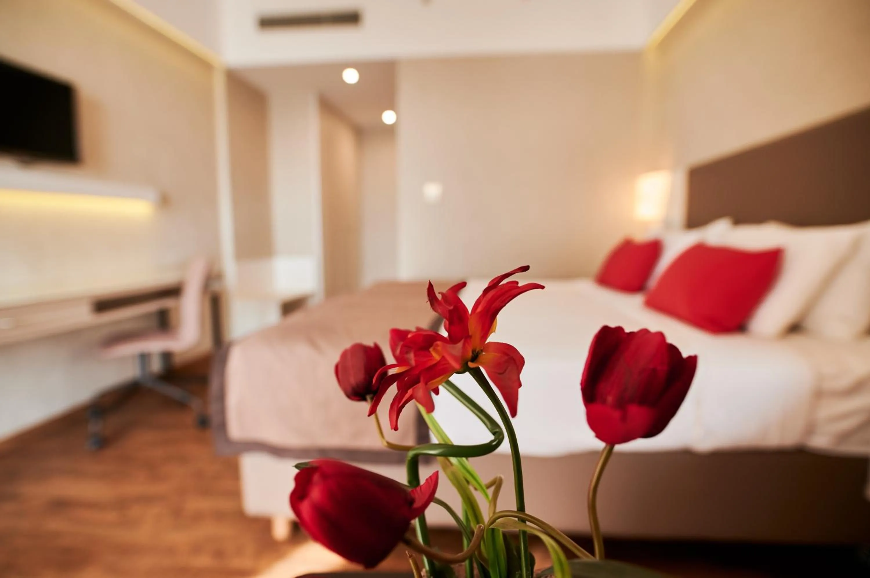 Bedroom, Bed in Ramada Plaza by Wyndham Thraki