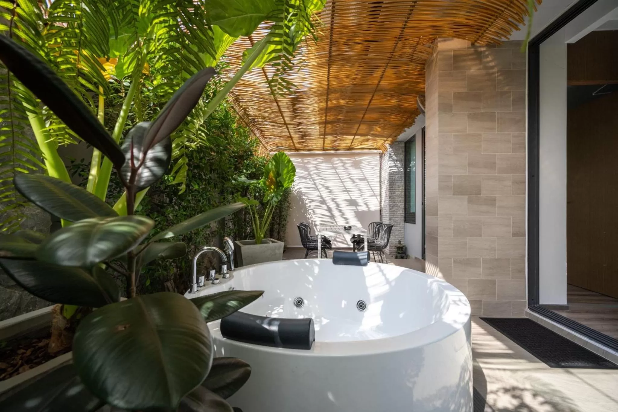 Bath in SHAN Villas Sukhumvit ฌานวิลล่า สุขุมวิท