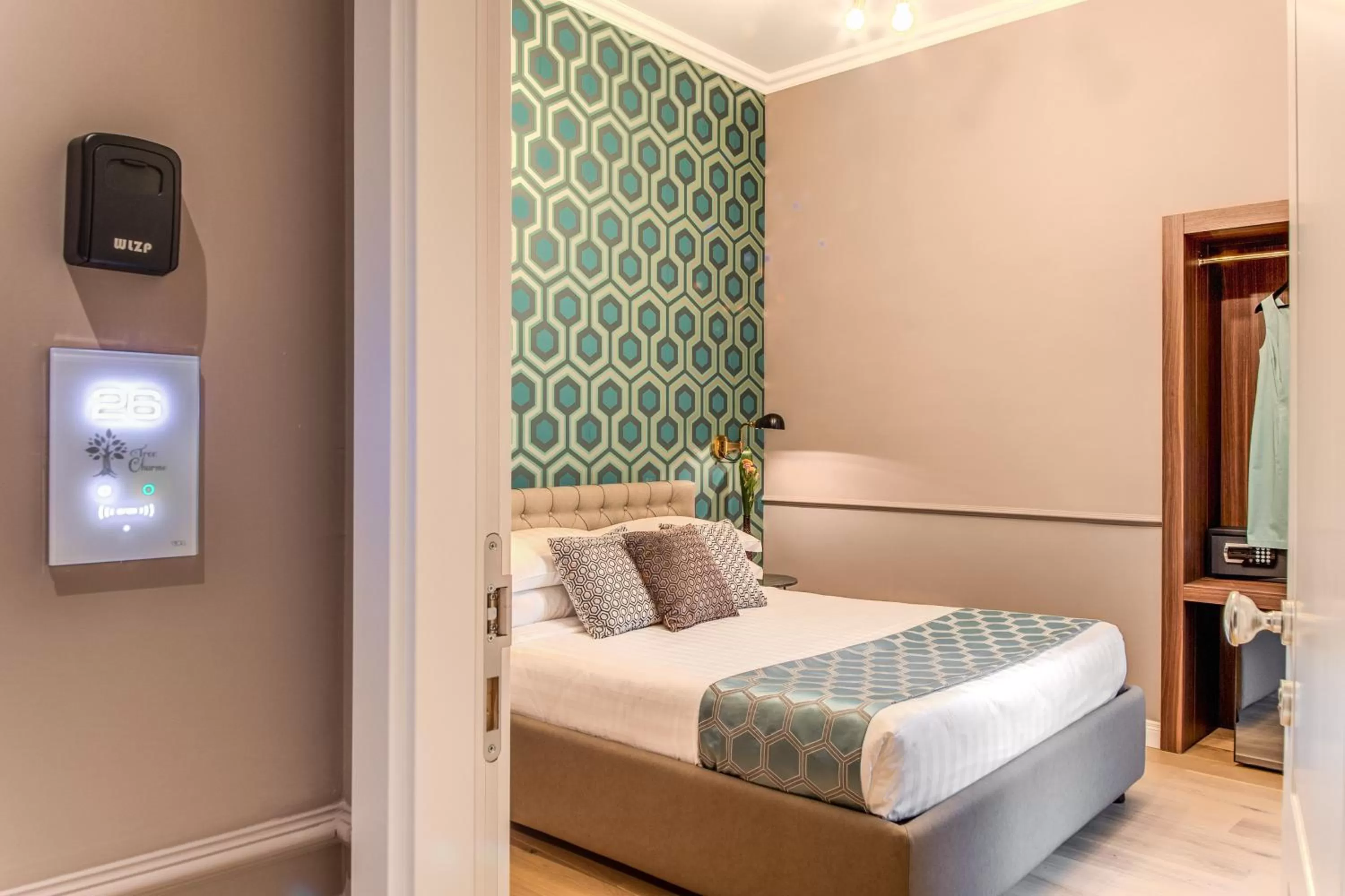 Bedroom, Bed in Tree Charme Parliament Boutique Hotel