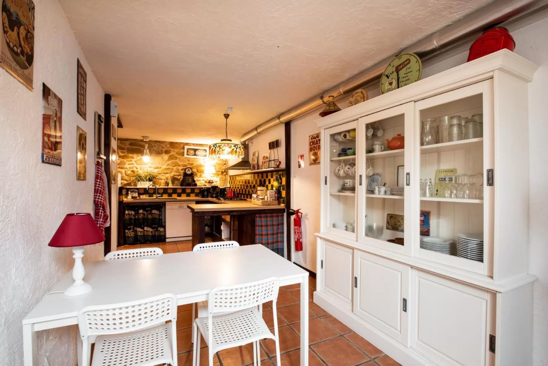 Dining area in VILLA ZENITH Hostel - LA MAISON