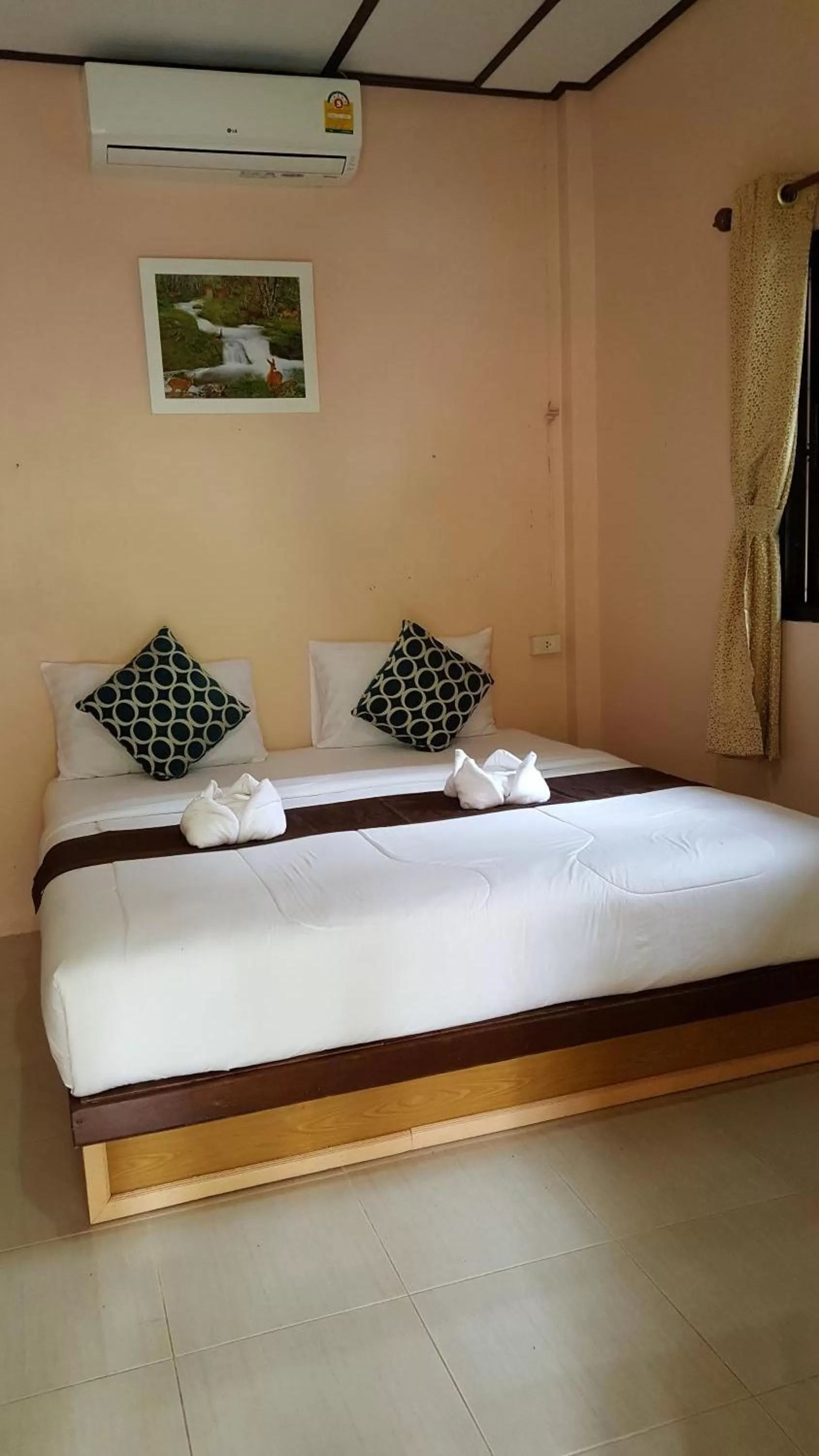 Bed in Khao Sok Jungle Huts Resort