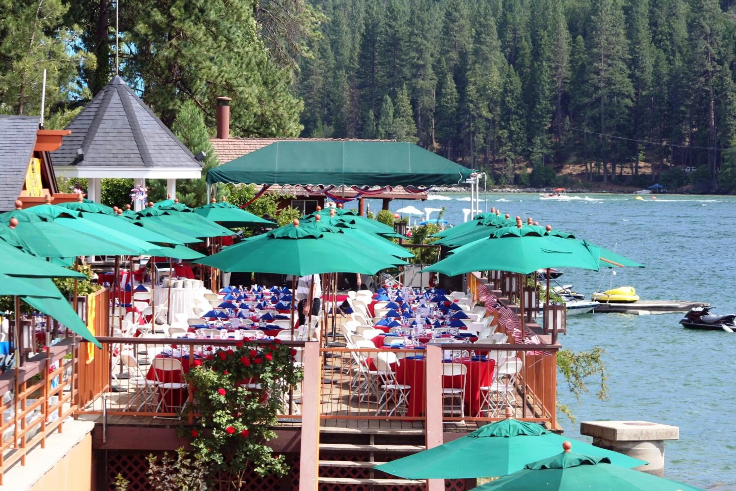 Restaurant/places to eat in The Pines Resort & Conference Center